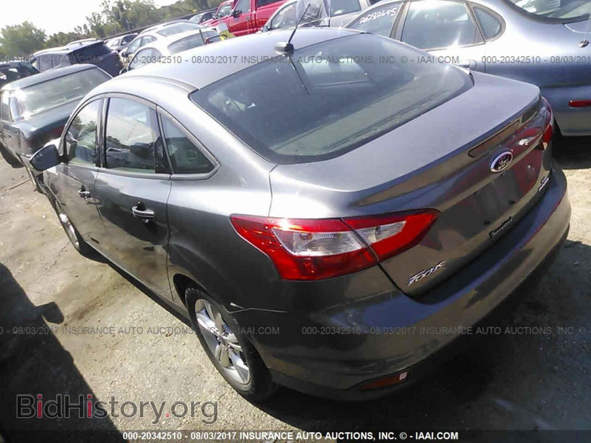 2014 Ford Focus - VIN: 1FADP3F21EL138049 - Photo 3