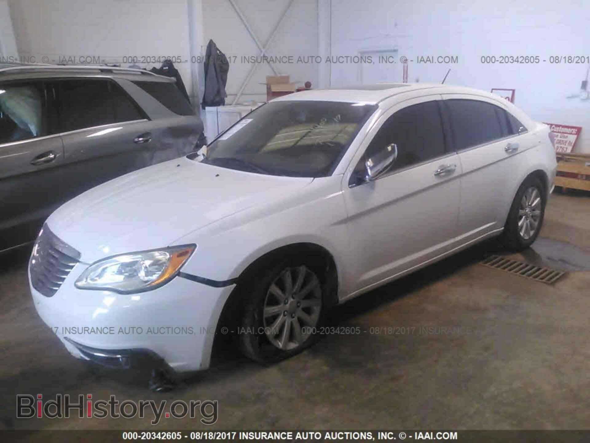 2013 Chrysler 200 - VIN: 1C3CCBCG0DN508765 - Фото 2