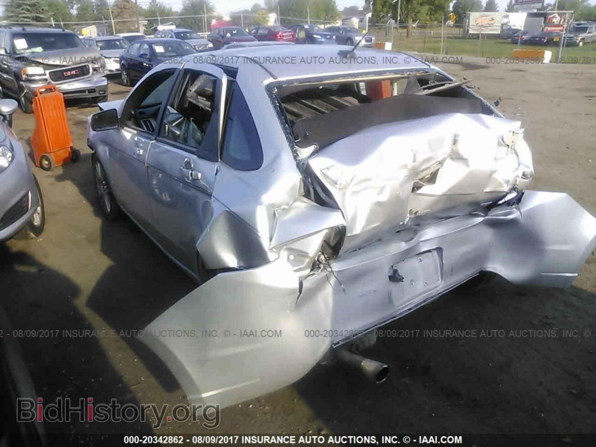 2011 Ford Focus - VIN: 1FAHP3GN4BW126093 - Photo 3