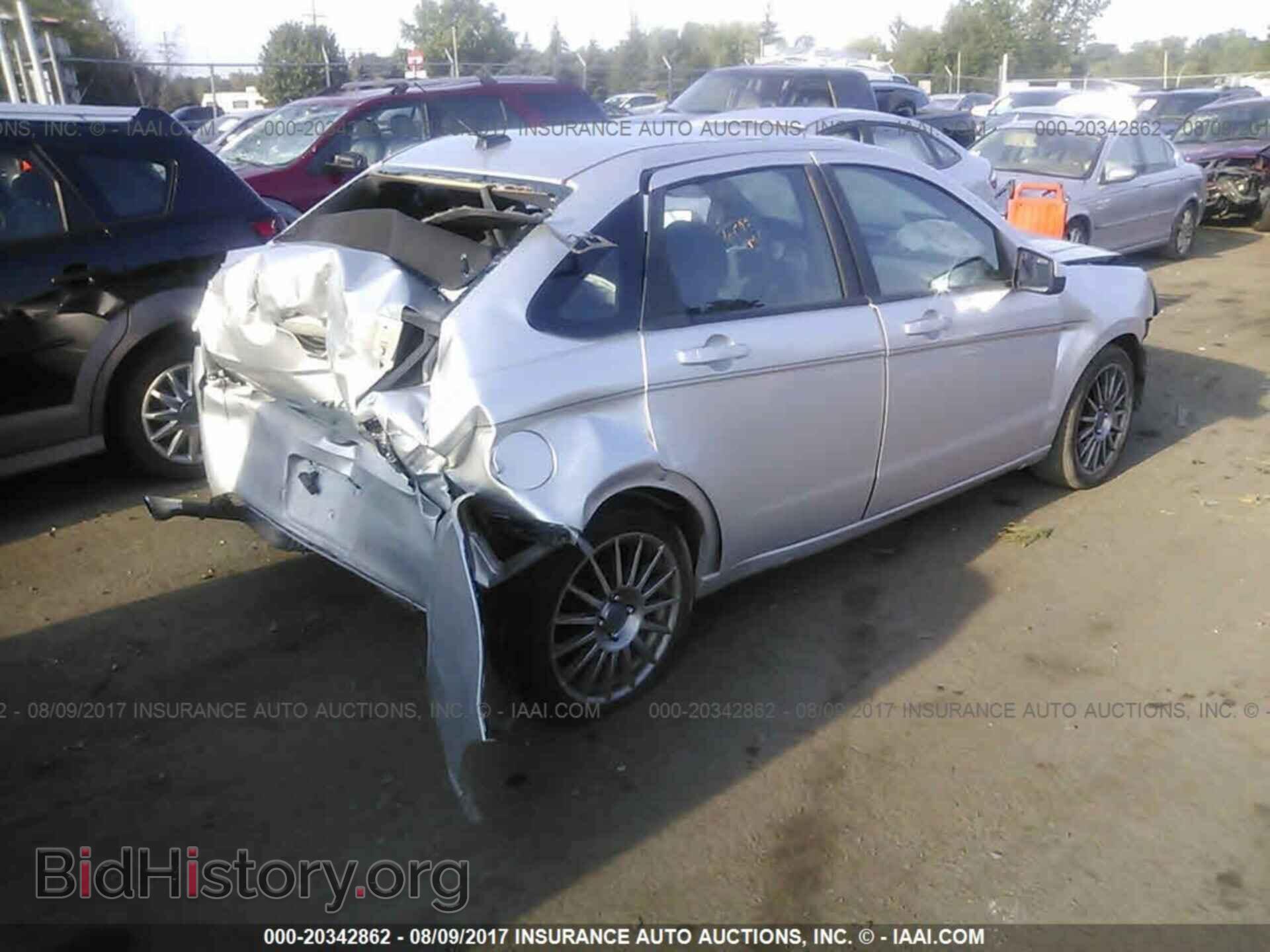 2011 Ford Focus - VIN: 1FAHP3GN4BW126093 - Photo 4