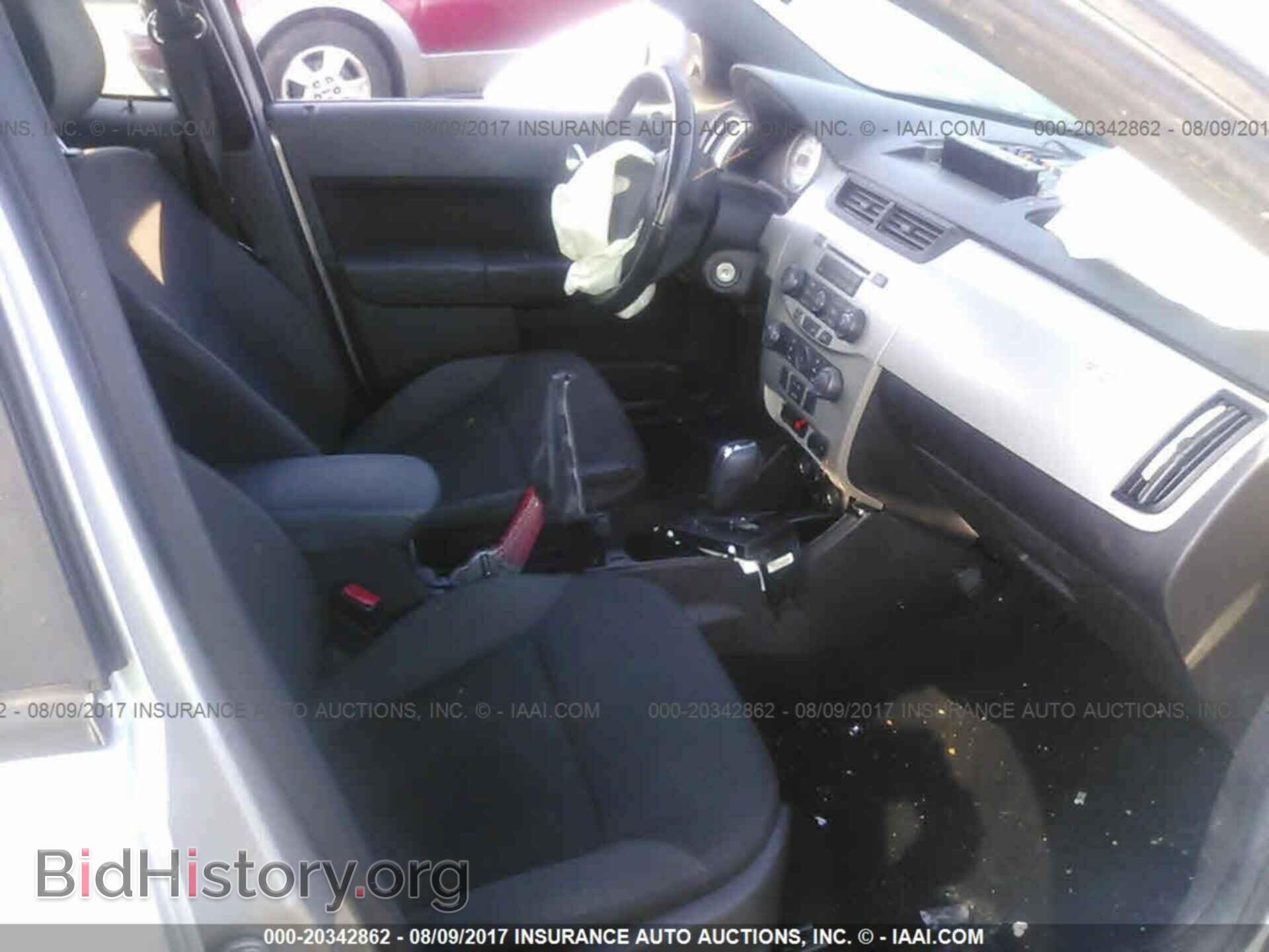 2011 Ford Focus - VIN: 1FAHP3GN4BW126093 - Photo 5
