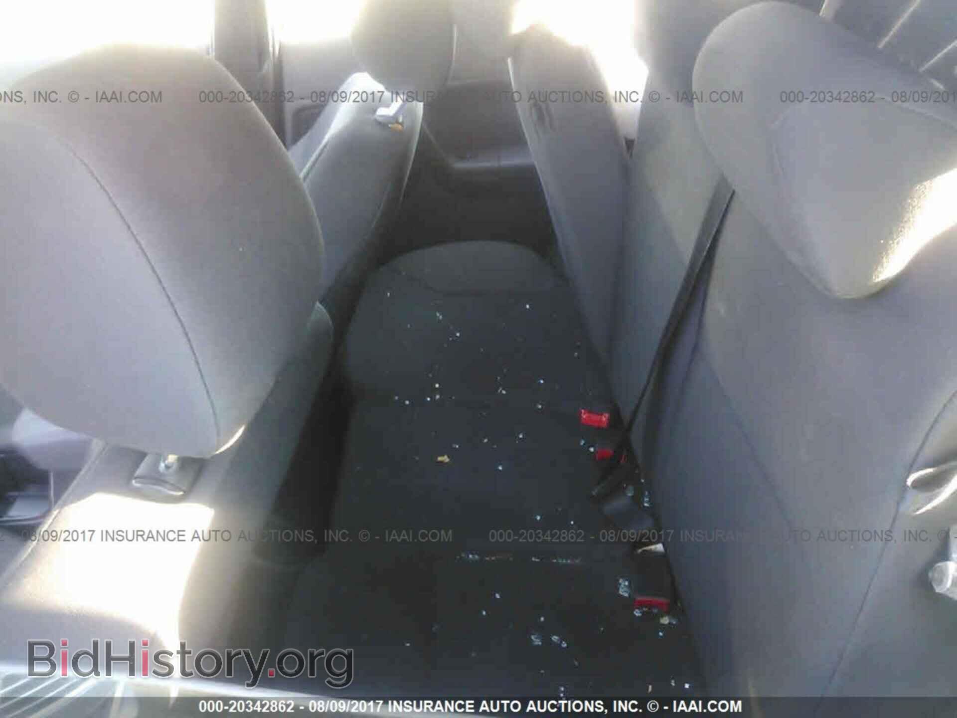 2011 Ford Focus - VIN: 1FAHP3GN4BW126093 - Photo 8