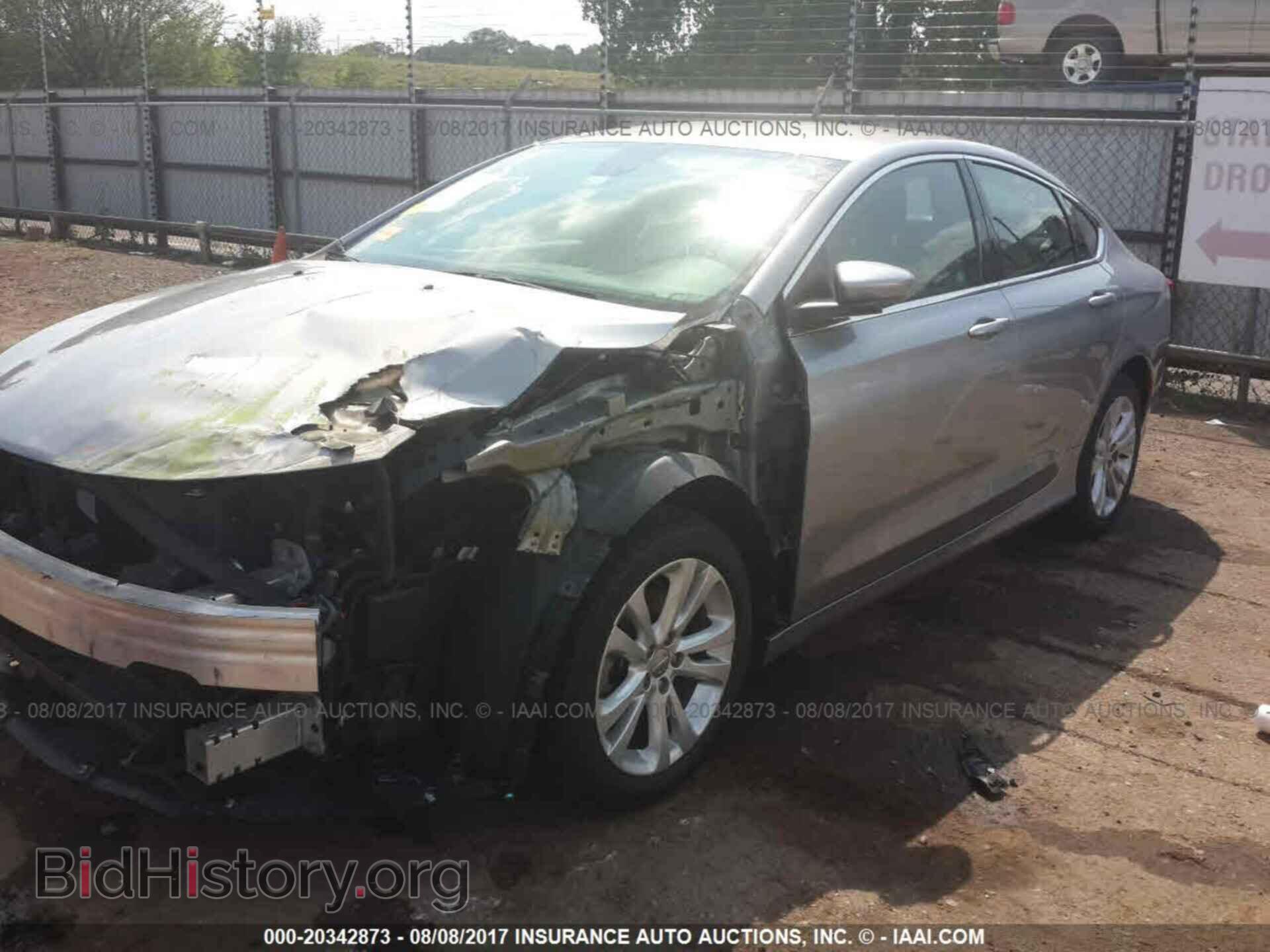 2015 Chrysler 200 - VIN: 1C3CCCAB0FN587094 - Photo 2