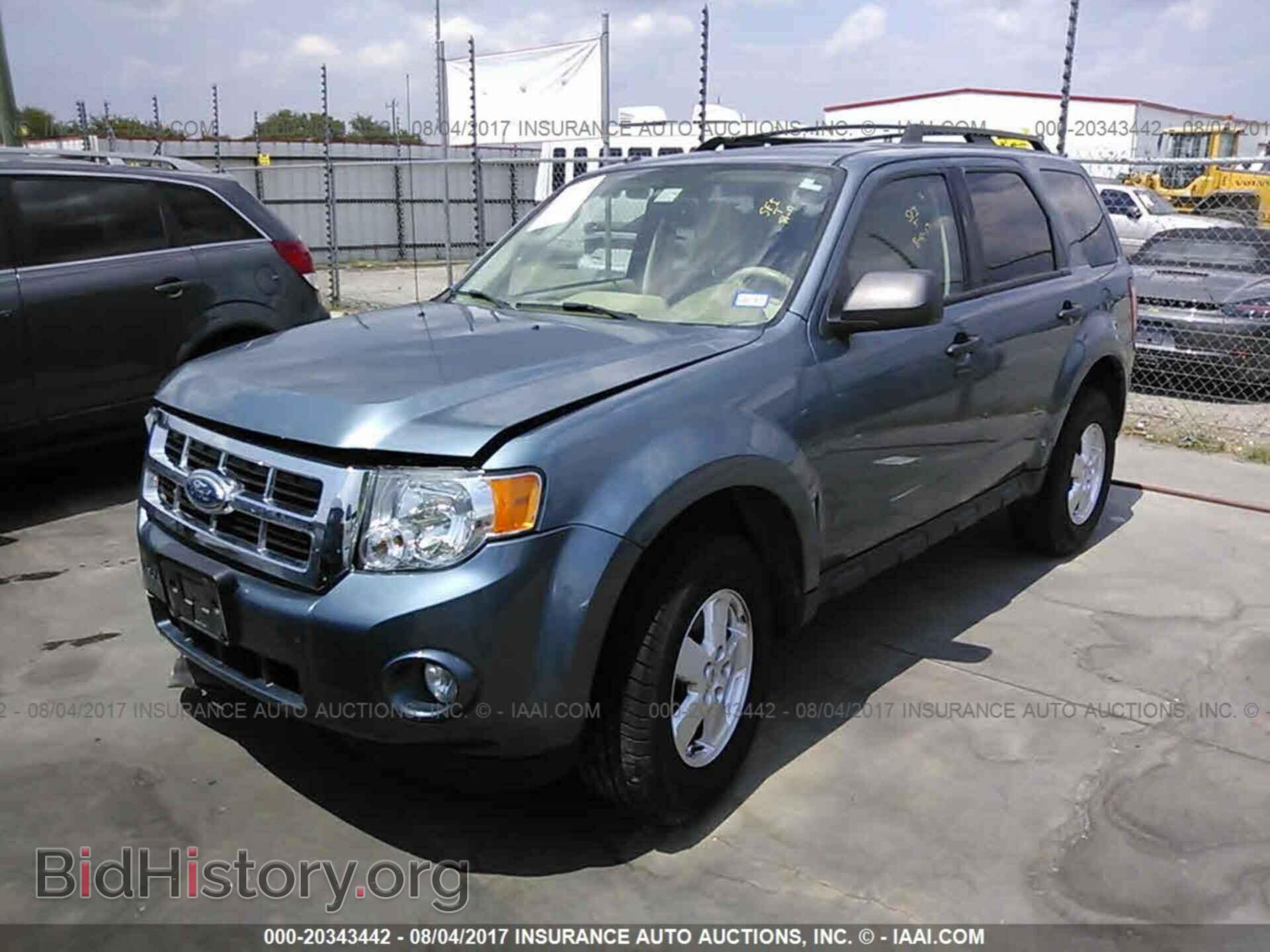 2012 Ford Escape - VIN: 1FMCU0D72CKA49715 - Photo 2