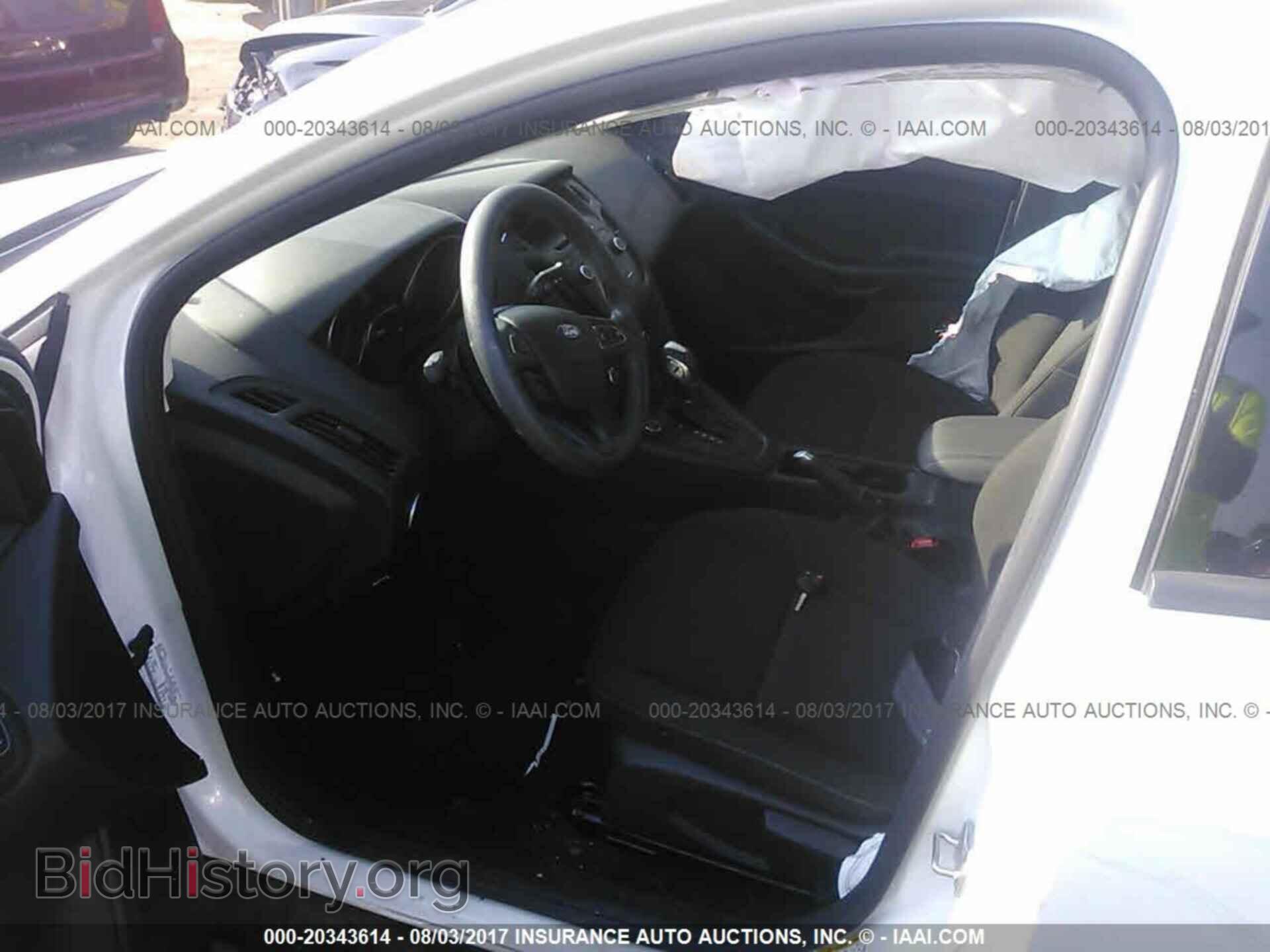 2016 Ford Focus - VIN: 1FADP3F21GL398227 - Photo 5