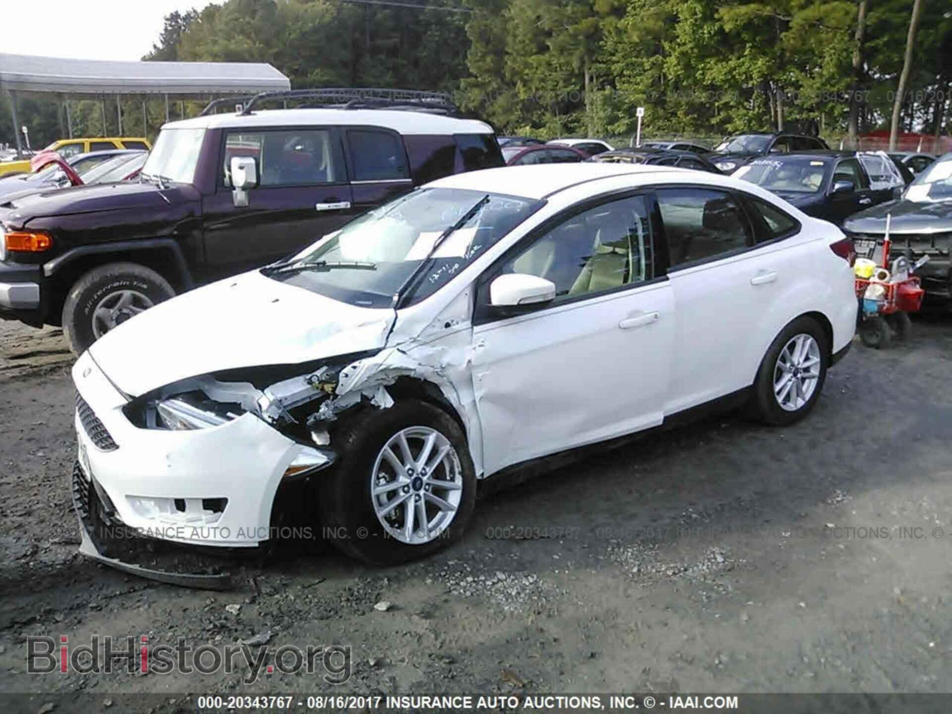 2016 Ford Focus - VIN: 1FADP3F24GL406692 - Photo 2