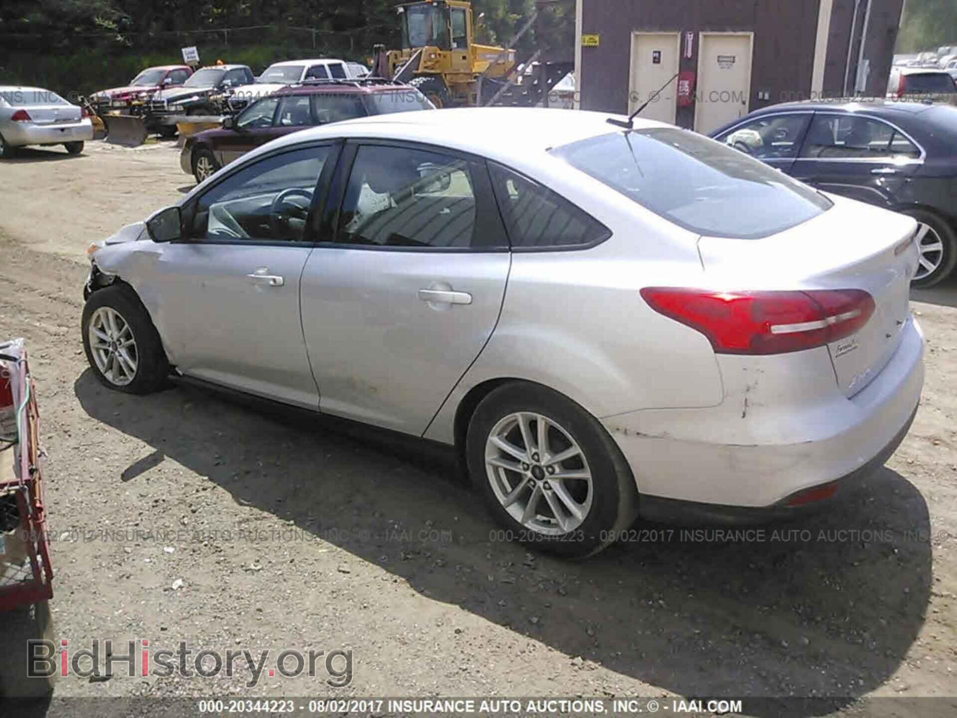 2016 Ford Focus - VIN: 1FADP3F24GL240156 - Photo 3