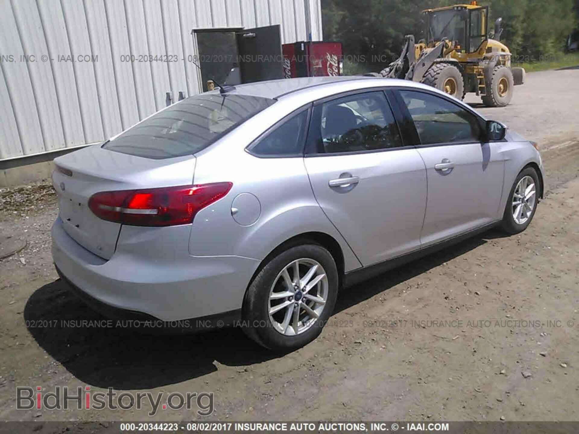 2016 Ford Focus - VIN: 1FADP3F24GL240156 - Photo 4