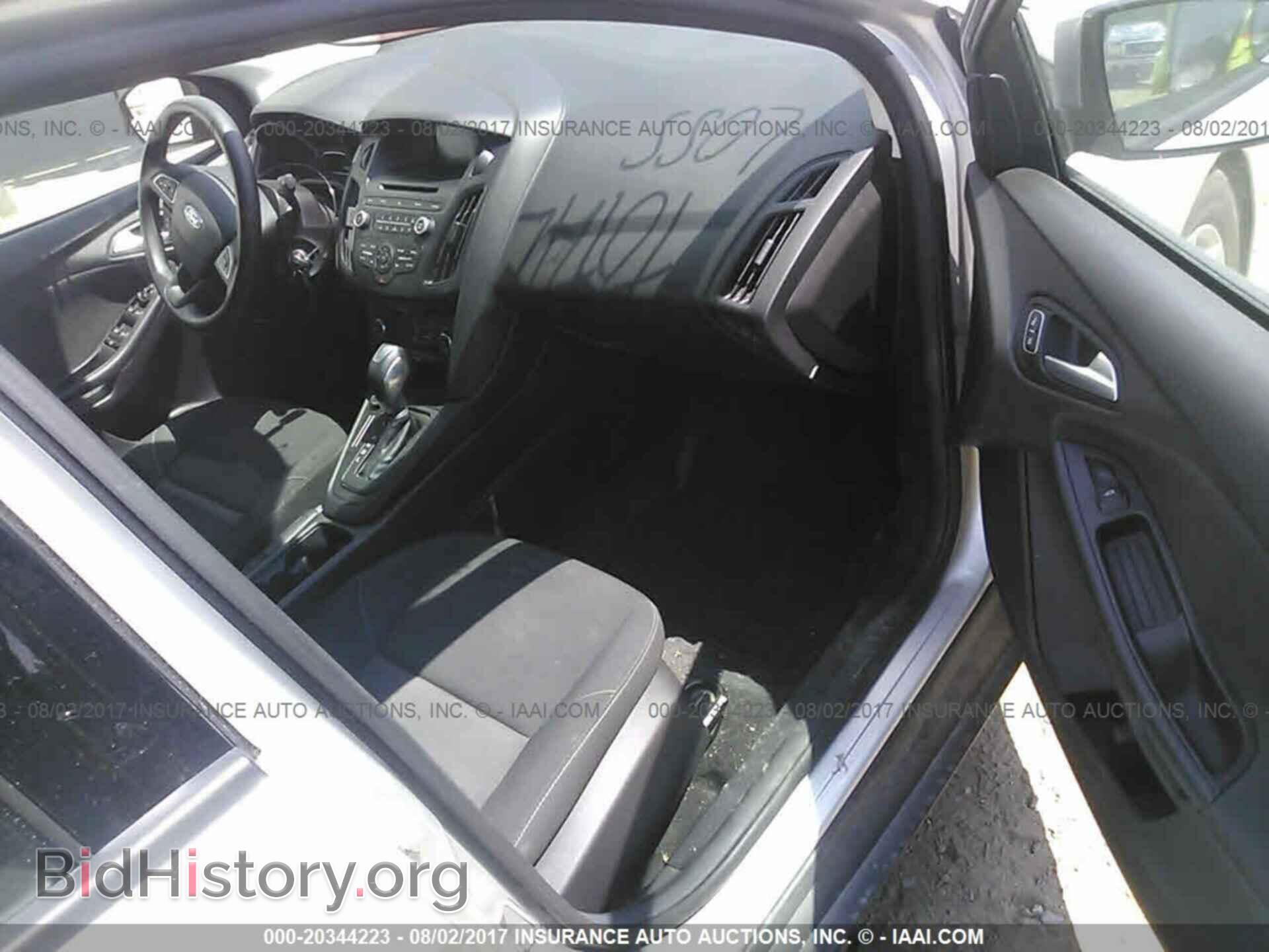 2016 Ford Focus - VIN: 1FADP3F24GL240156 - Photo 5