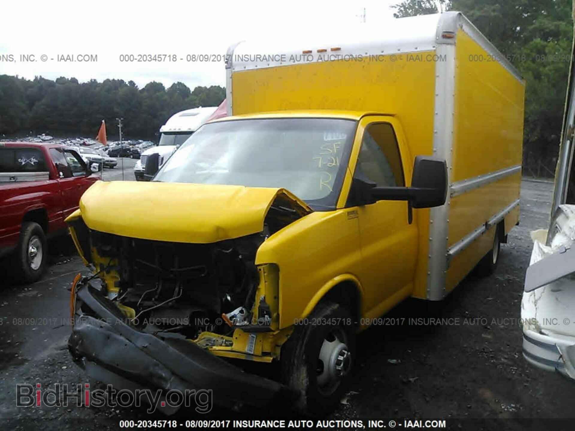 2012 Gmc Savana - VIN: 1GD374CG8C1904620 - Photo 2