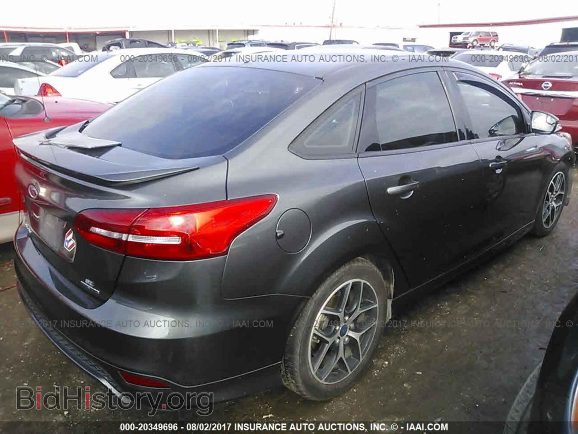 2015 Ford Focus - VIN: 1FADP3F2XFL305655 - Photo 4