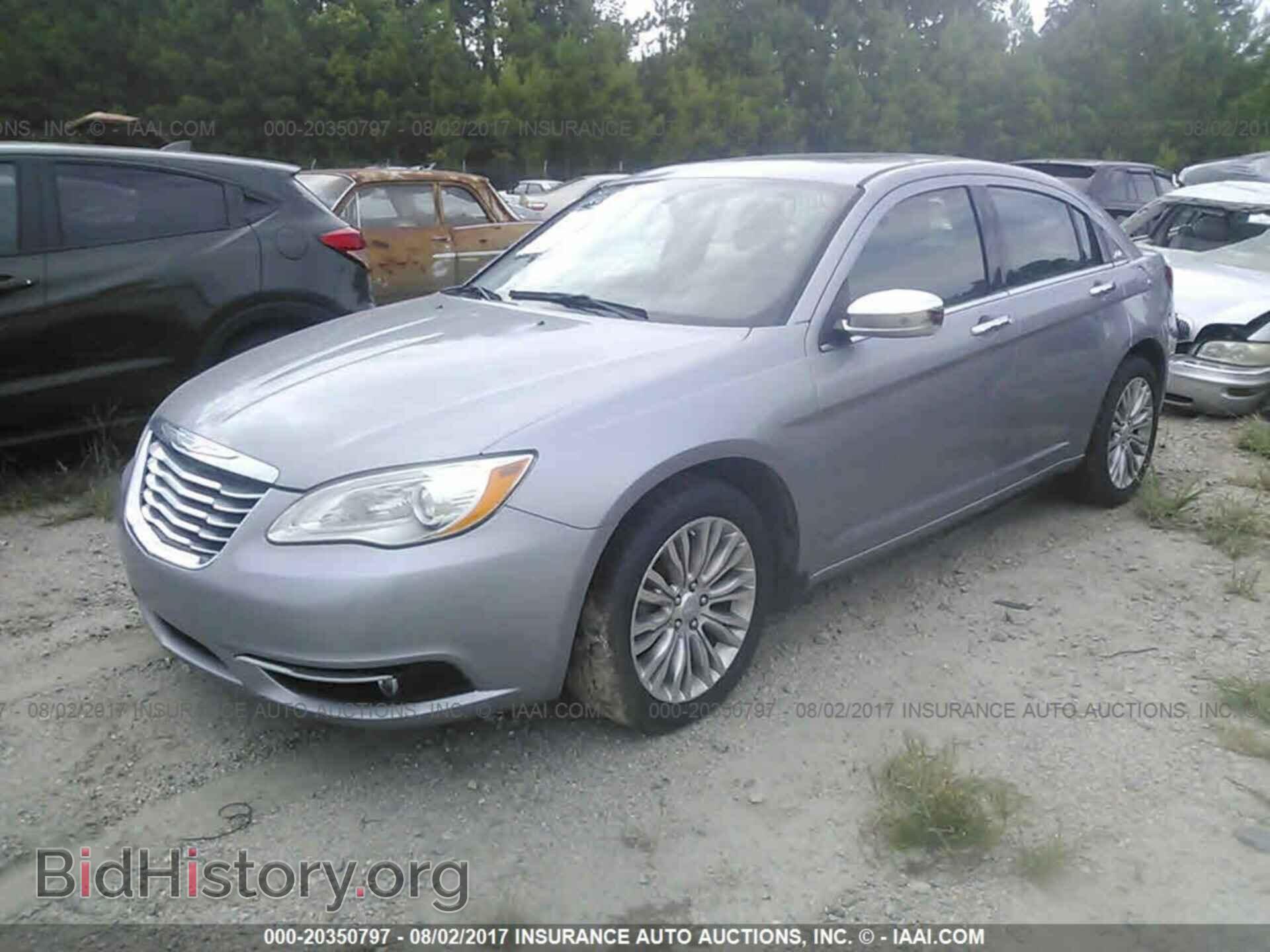 2013 Chrysler 200 - VIN: 1C3CCBCG3DN522286 - Фото 2