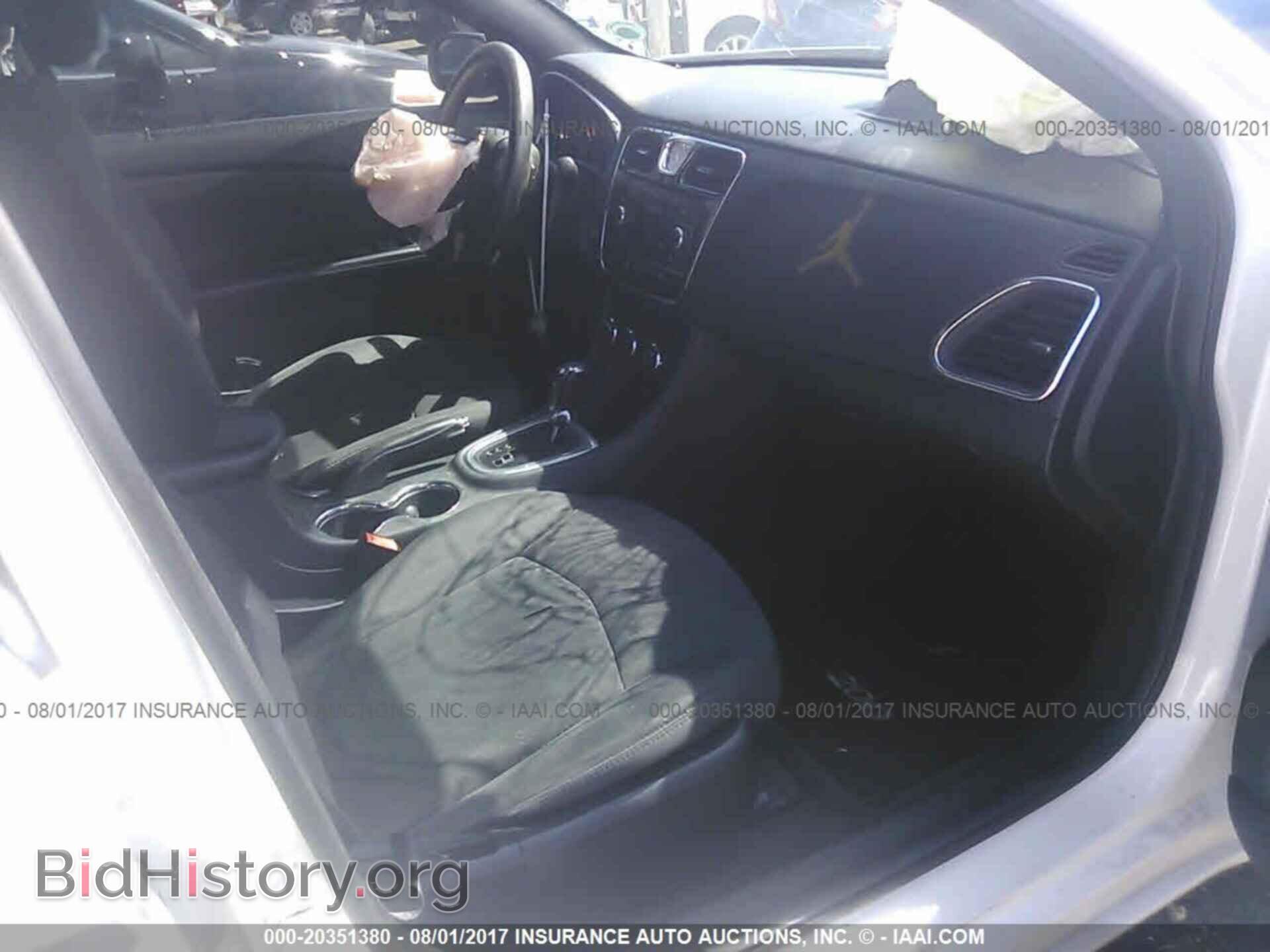 2012 Chrysler 200 - VIN: 1C3CCBAB6CN318362 - Photo 5
