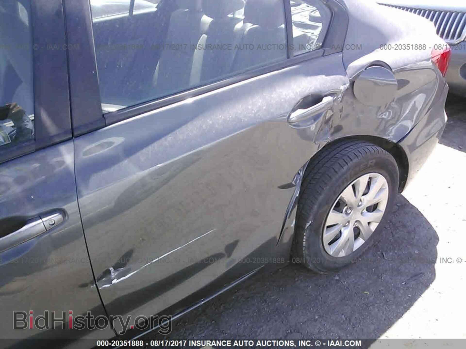 2012 Honda Civic - VIN: 2HGFB2F53CH521721 - Photo 6