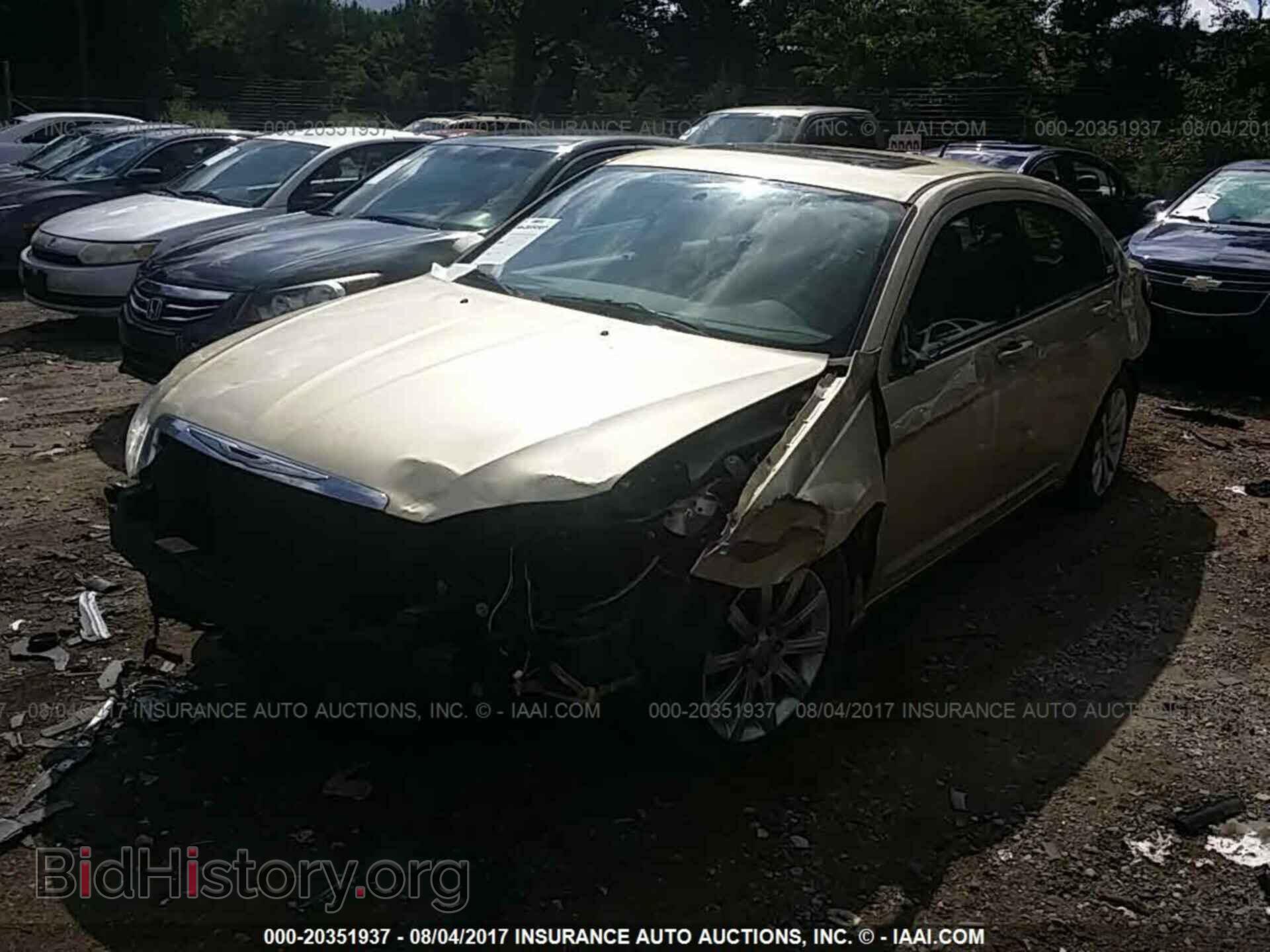 2011 Chrysler 200 - VIN: 1C3BC1FB6BN520468 - Photo 2