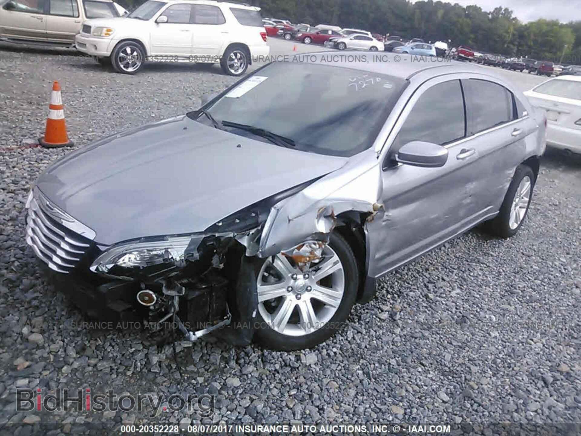 2013 Chrysler 200 - VIN: 1C3CCBBB6DN547270 - Photo 2