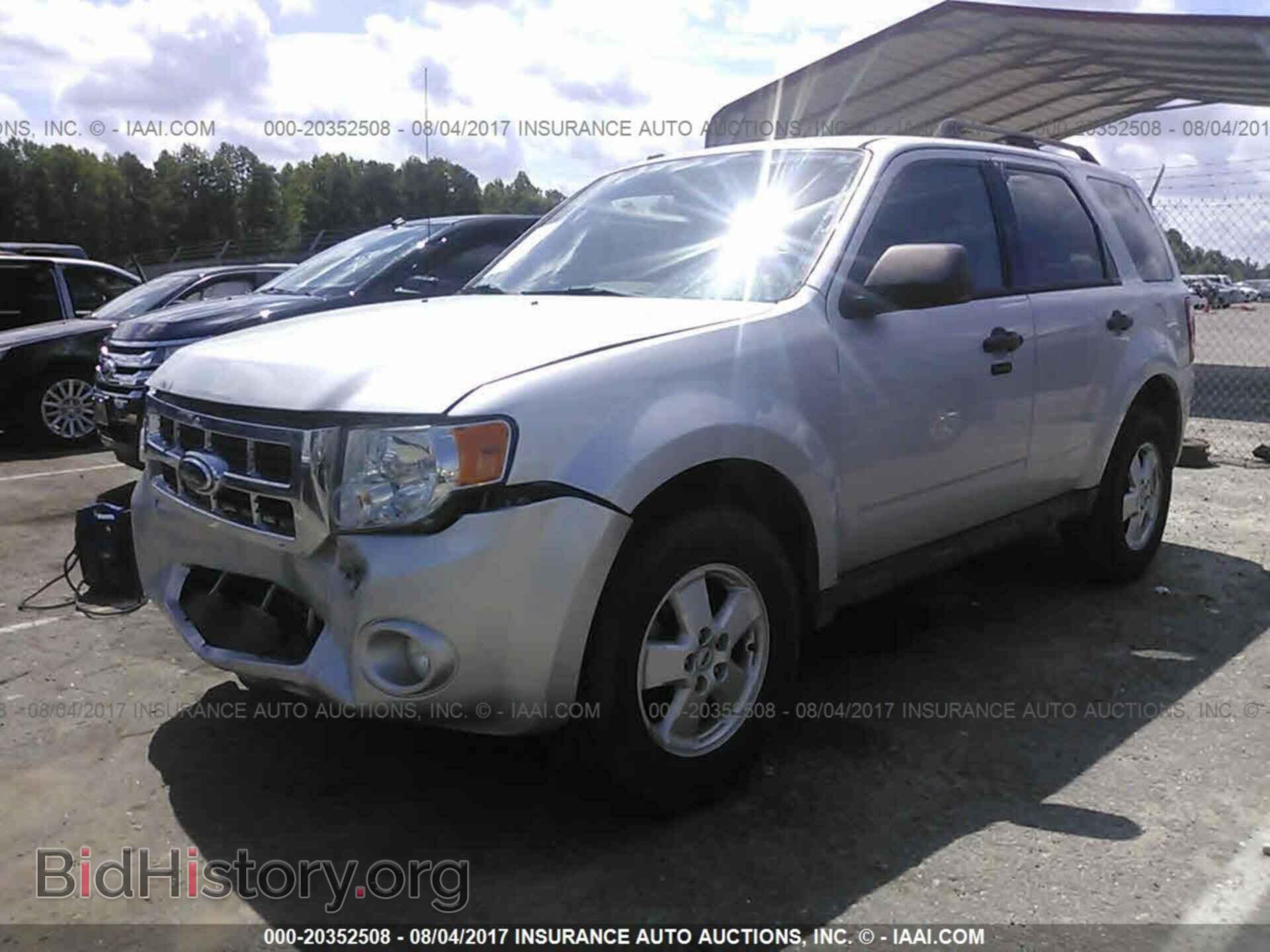 2011 Ford Escape - VIN: 1FMCU0D74BKA78535 - Photo 2