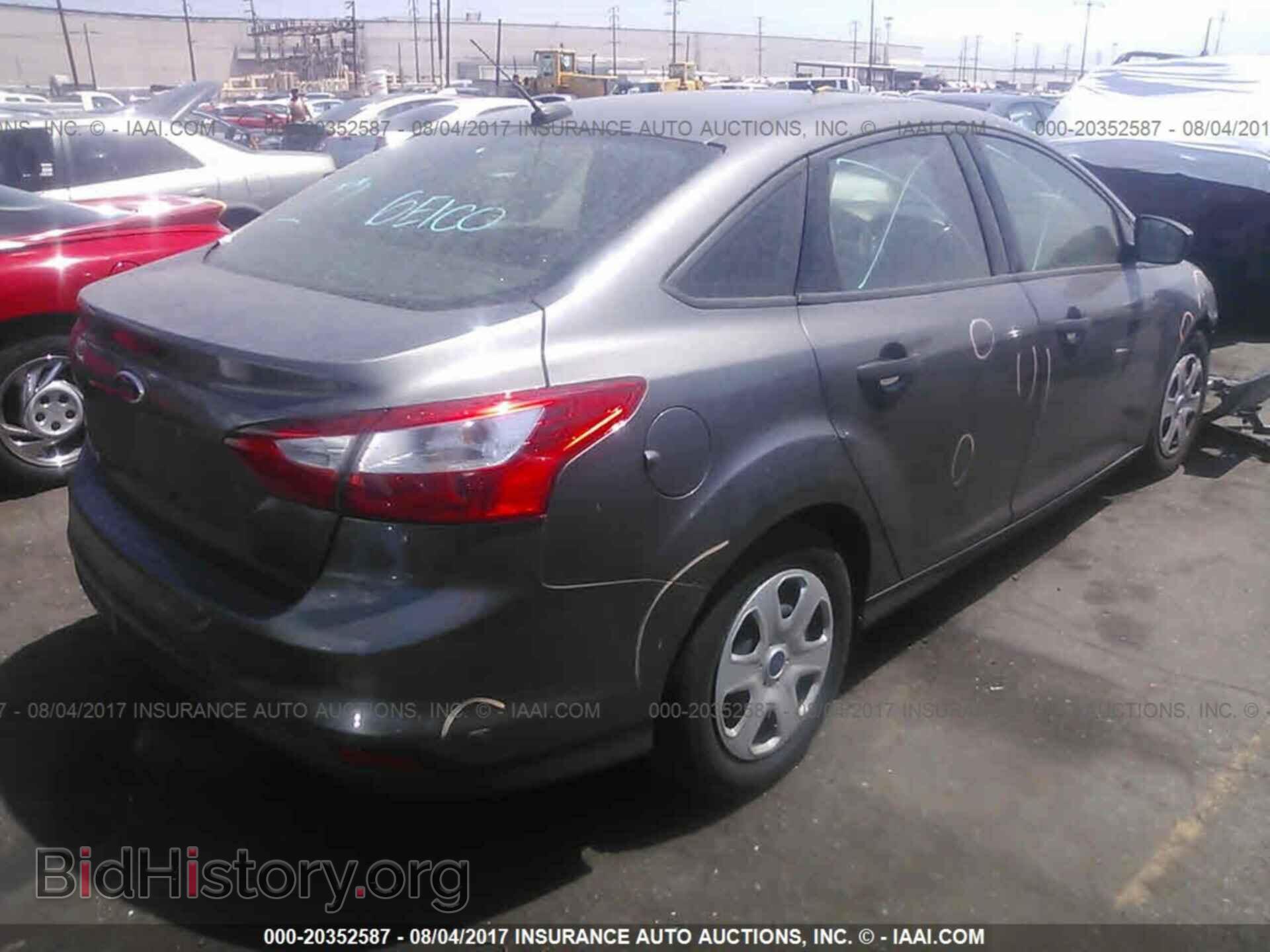 2012 Ford Focus - VIN: 1FAHP3E26CL302251 - Photo 4
