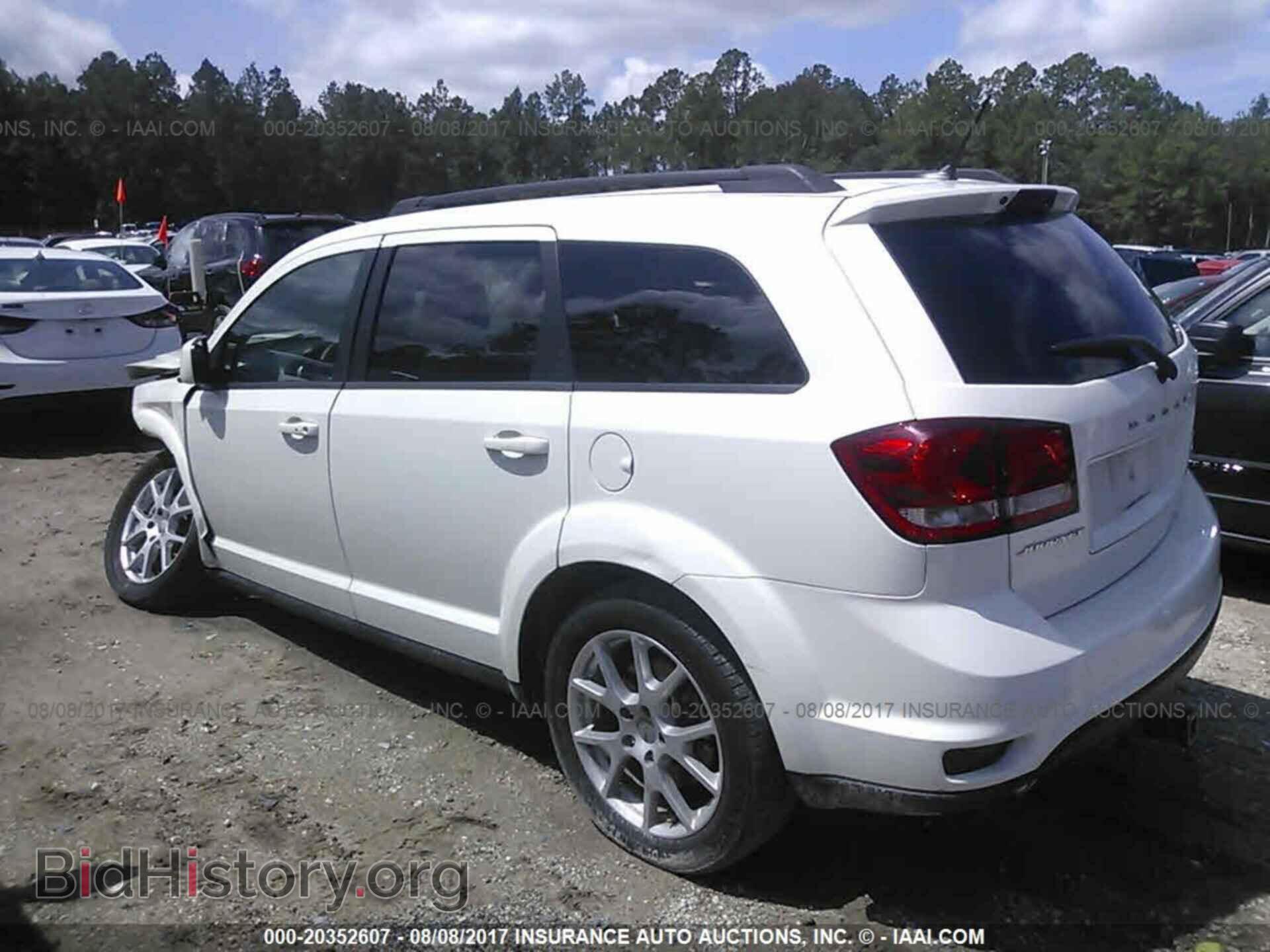 2014 Dodge Journey - VIN: 3C4PDCBG2ET256522 - Photo 3