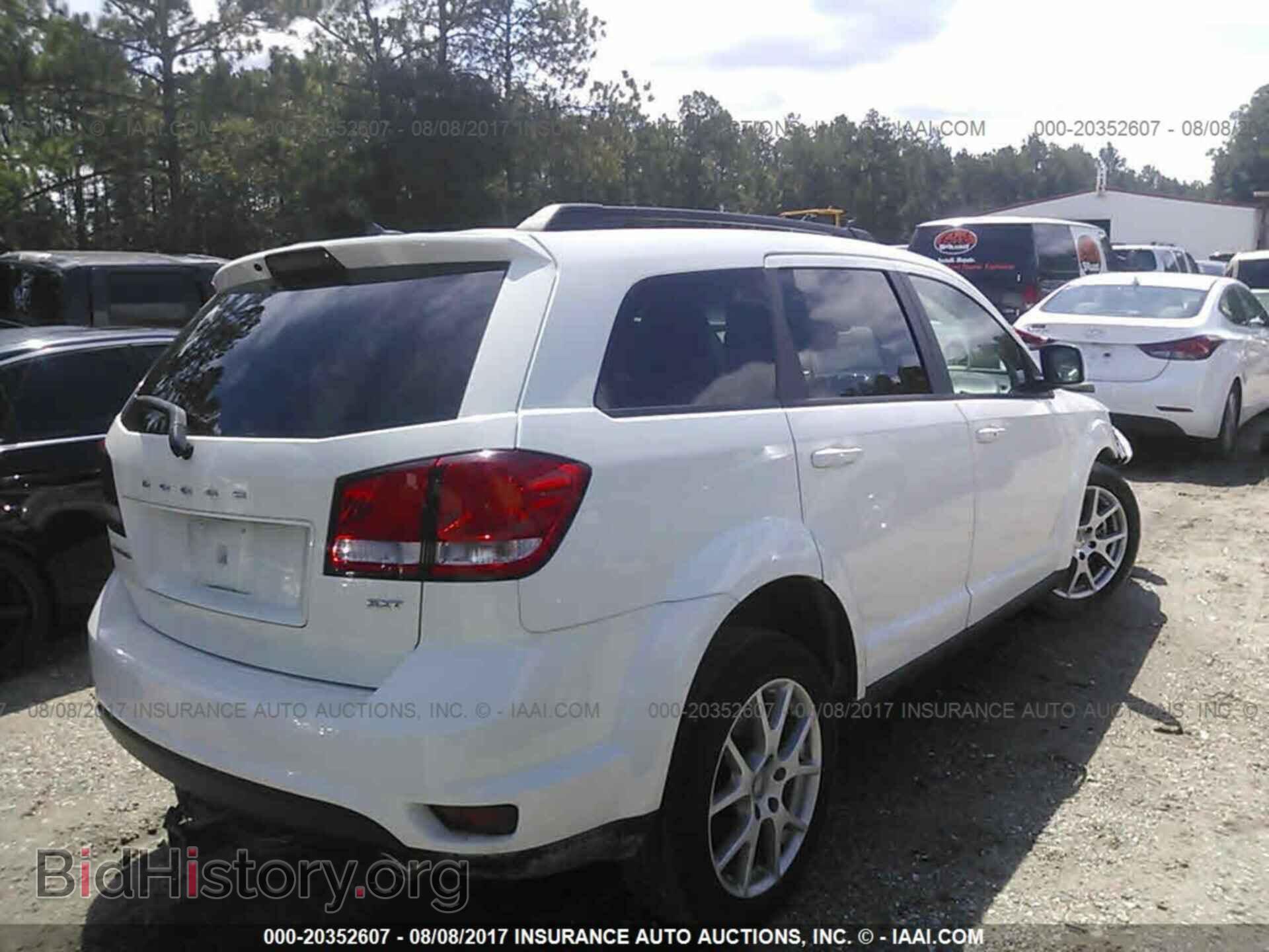 2014 Dodge Journey - VIN: 3C4PDCBG2ET256522 - Photo 4