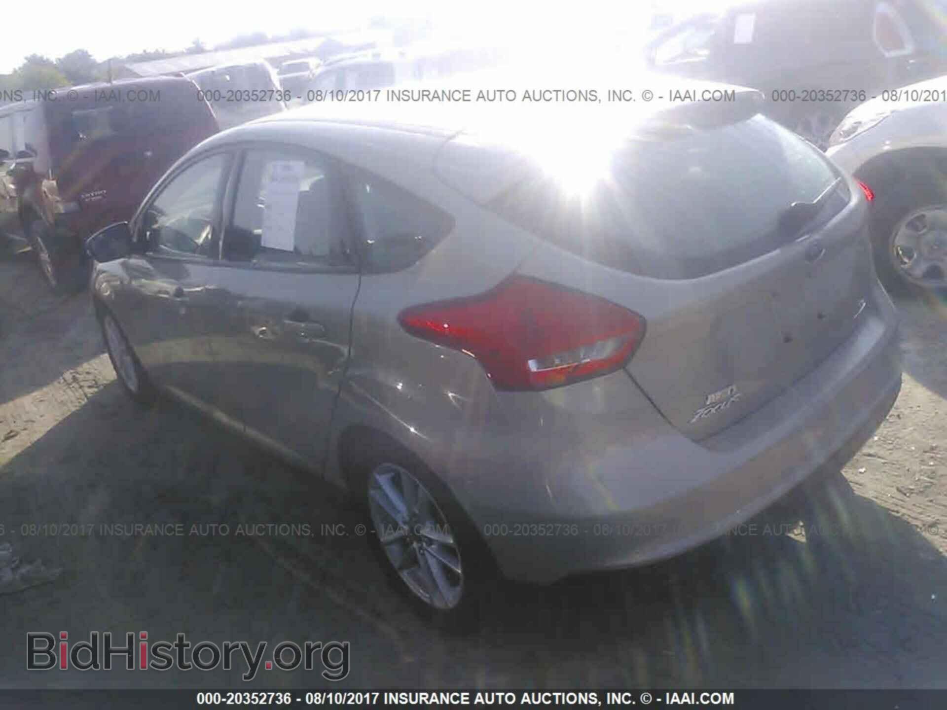 2016 Ford Focus - VIN: 1FADP3K21GL242307 - Photo 3