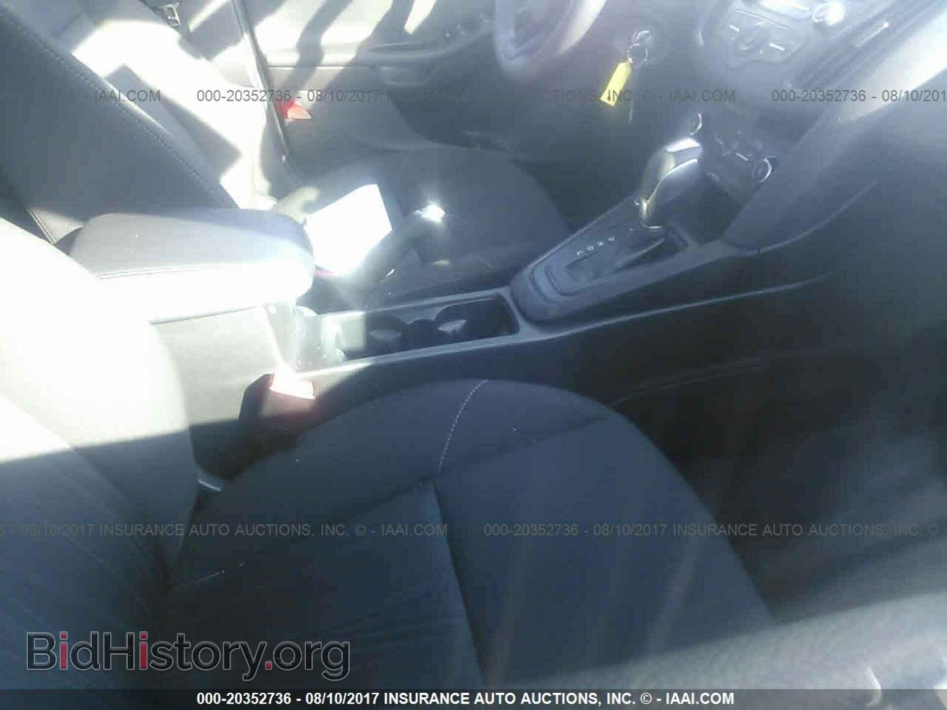 2016 Ford Focus - VIN: 1FADP3K21GL242307 - Photo 5