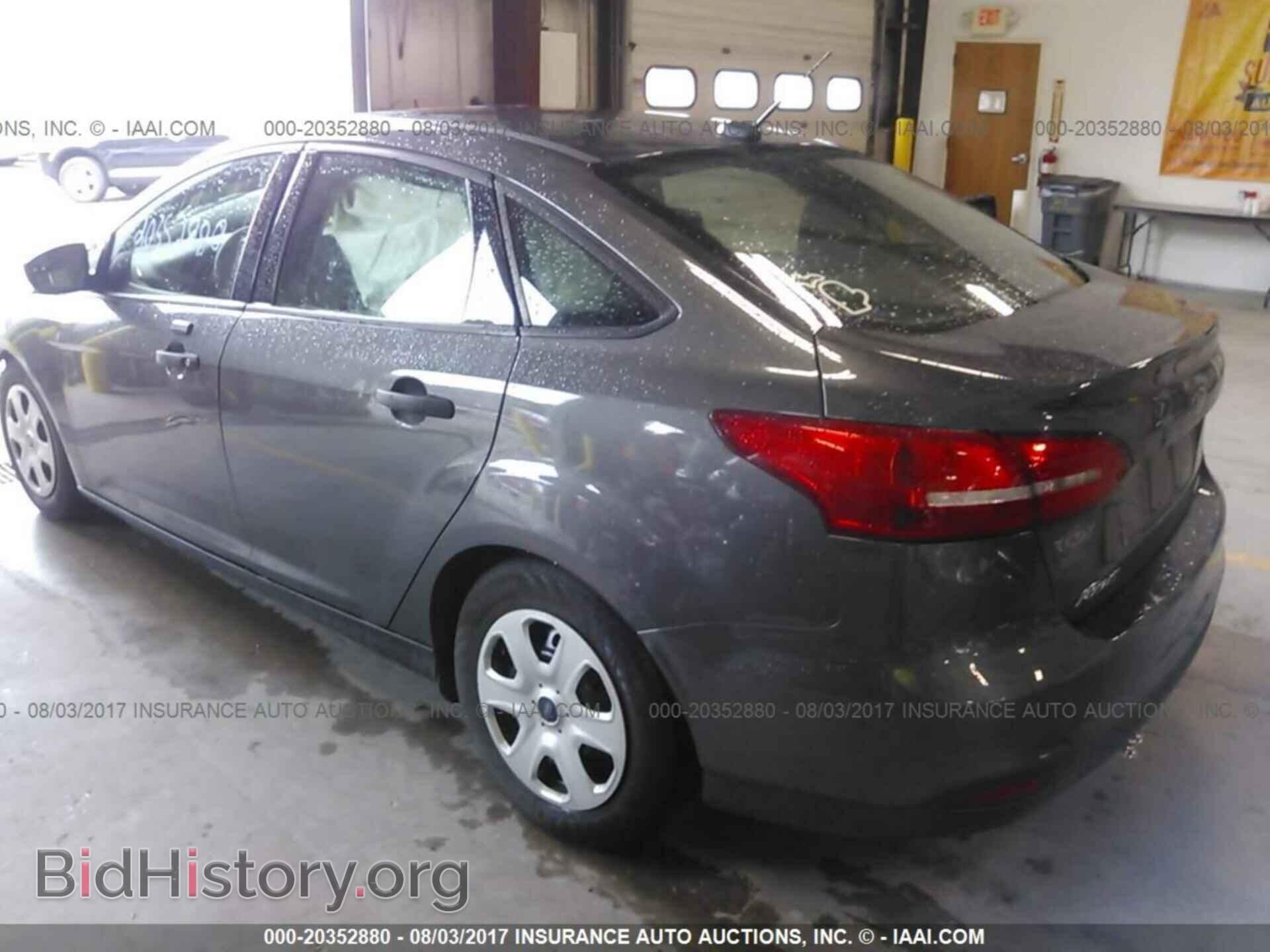 2015 Ford Focus - VIN: 1FADP3E29FL270737 - Photo 3