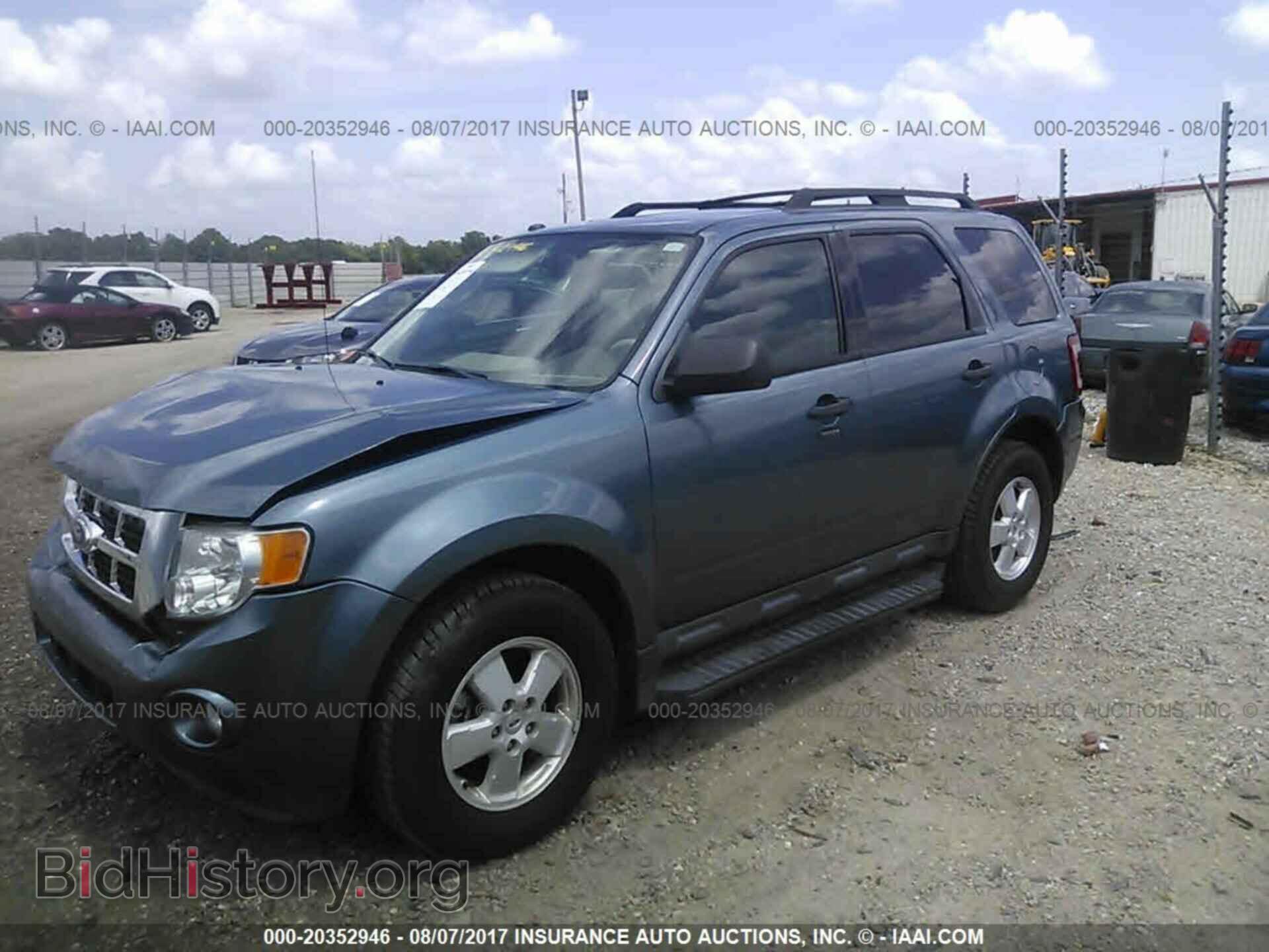 2012 Ford Escape - VIN: 1FMCU0D72CKA12650 - Photo 2