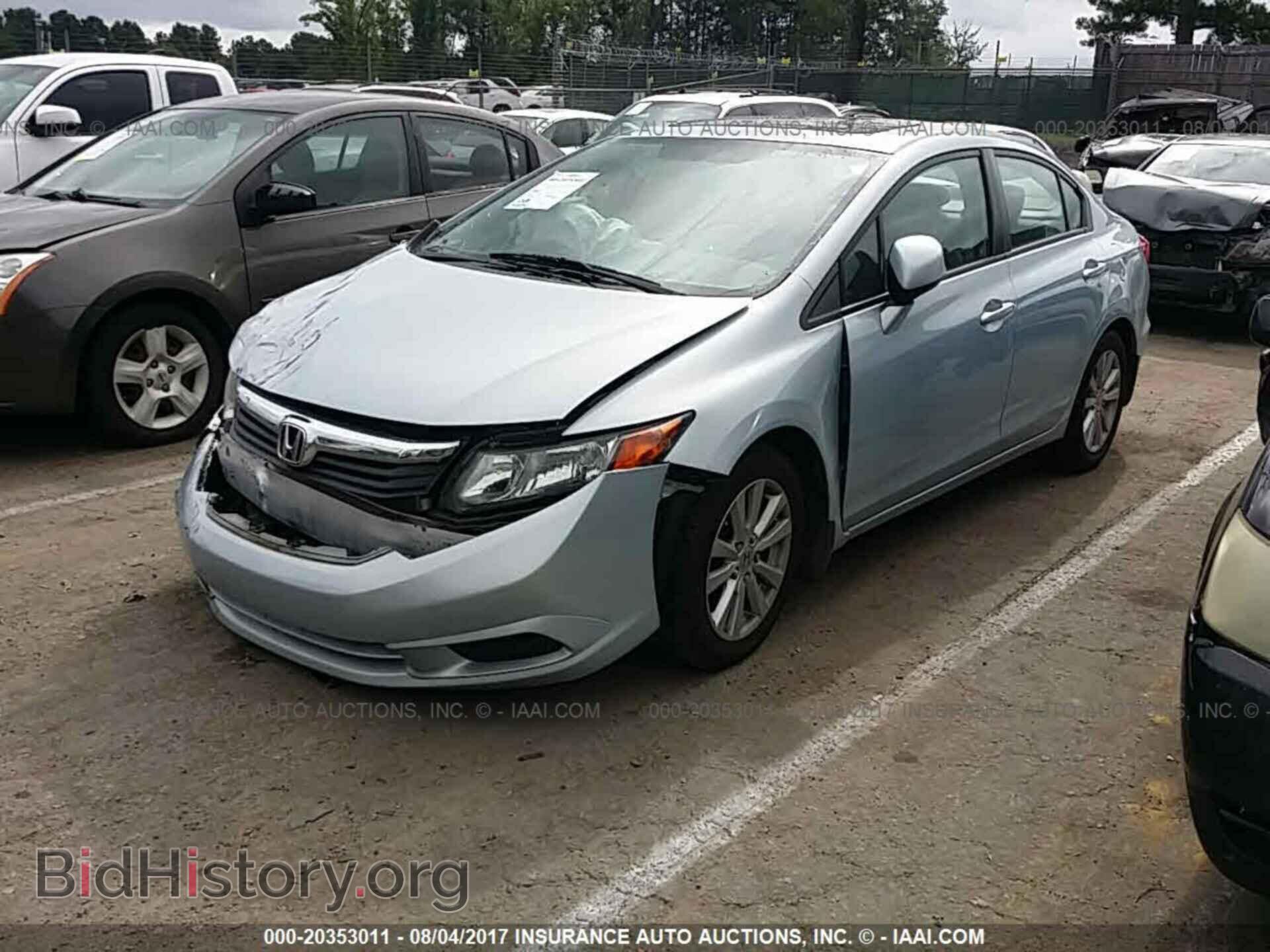 2012 Honda Civic - VIN: 2HGFB2F83CH520112 - Photo 2