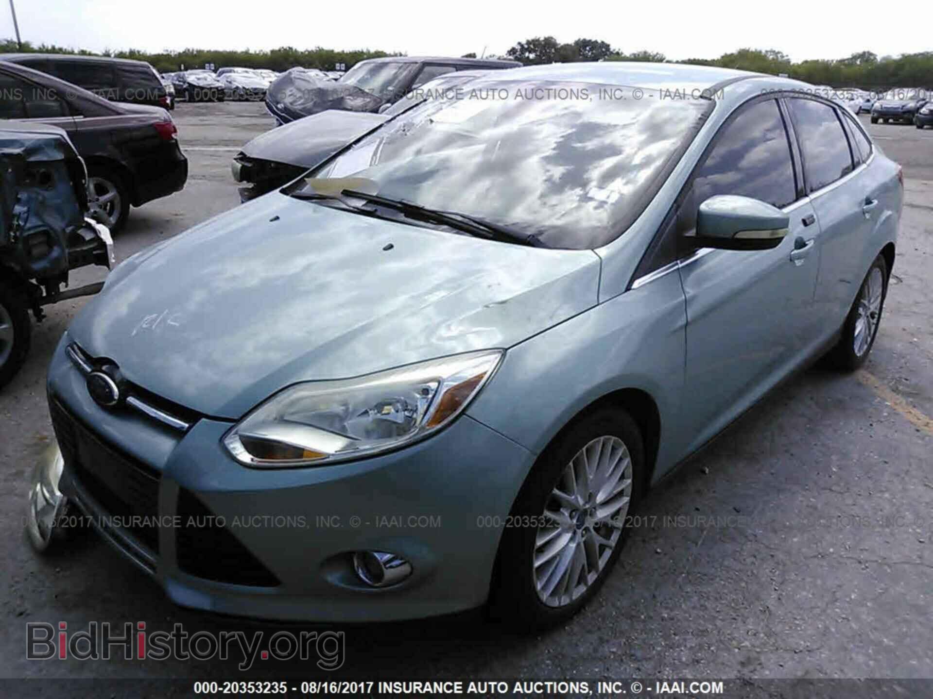 2012 Ford Focus - VIN: 1FAHP3H22CL104858 - Фото 2