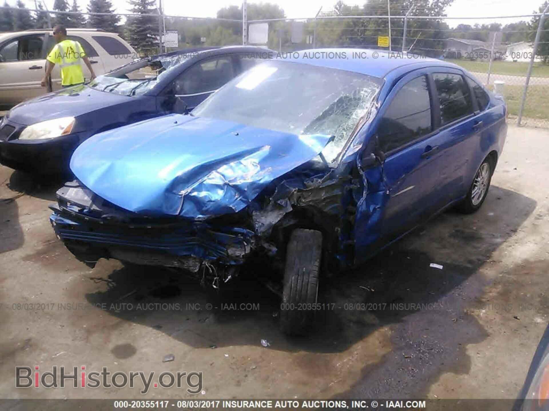 2011 Ford Focus - VIN: 1FAHP3FN7BW177721 - Photo 2