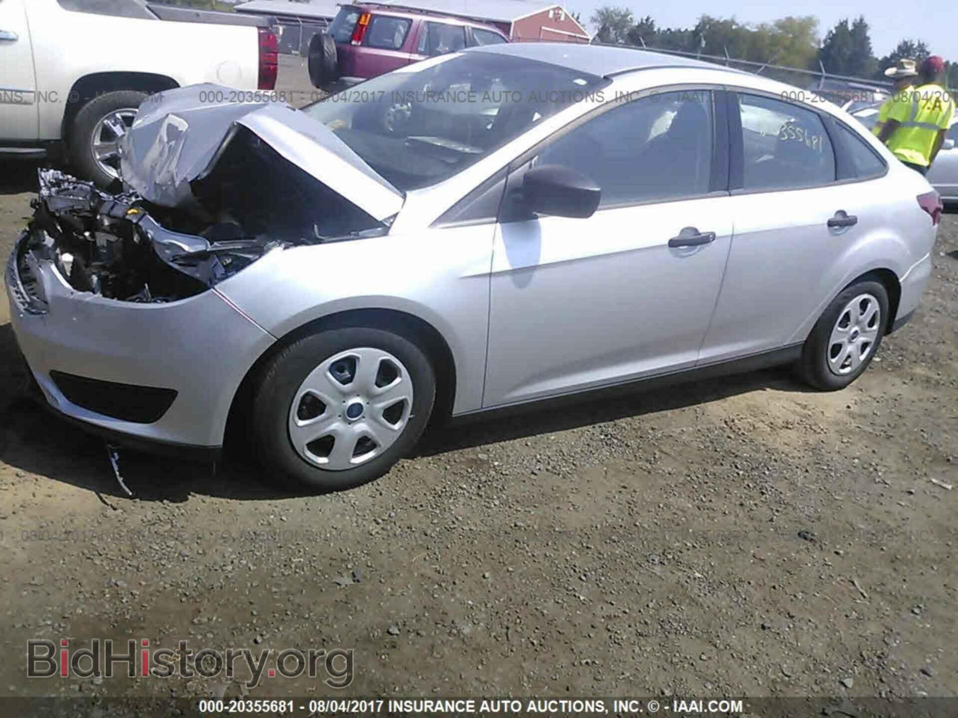 2016 Ford Focus - VIN: 1FADP3E27GL377366 - Photo 2