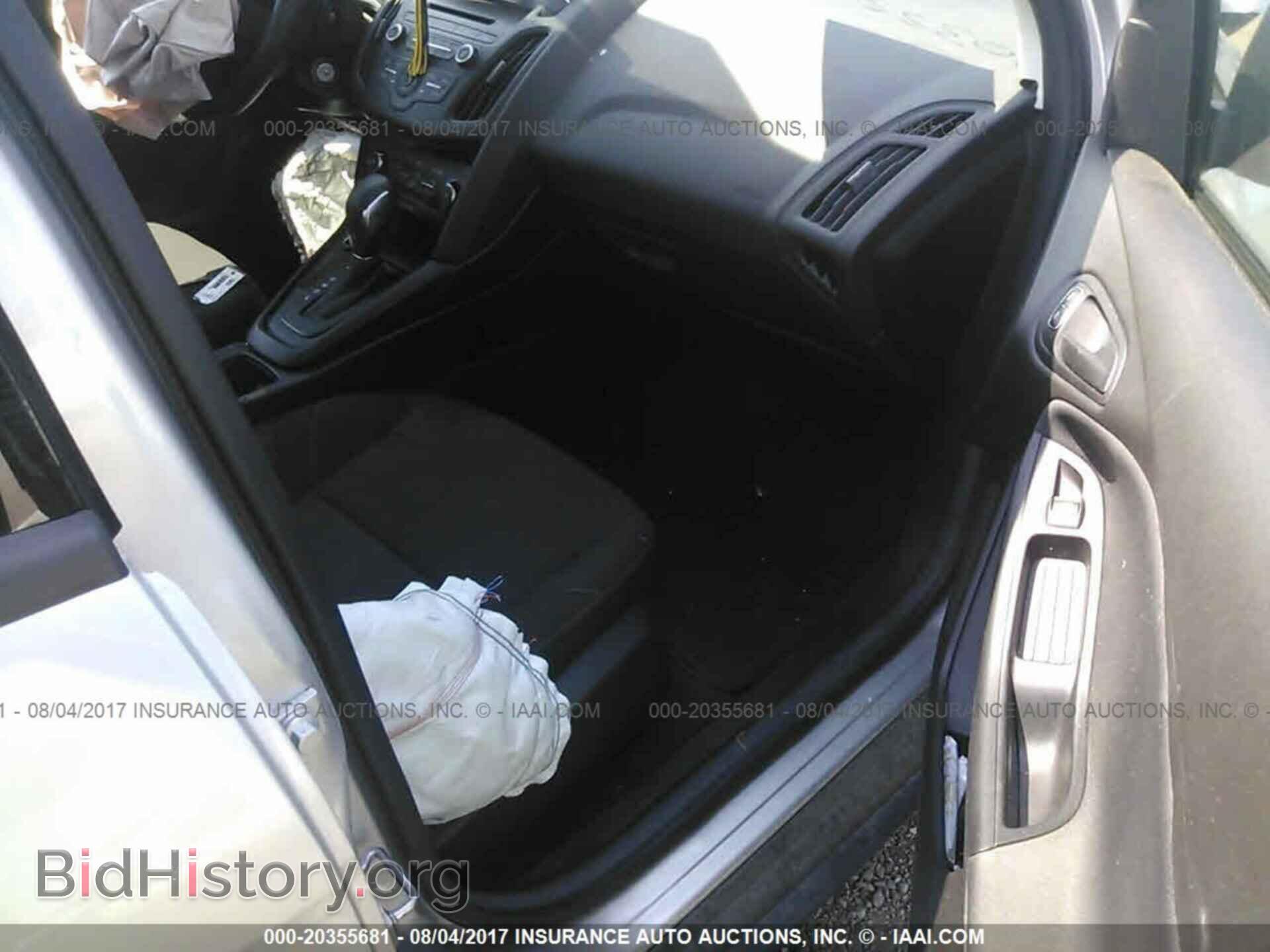 2016 Ford Focus - VIN: 1FADP3E27GL377366 - Photo 5