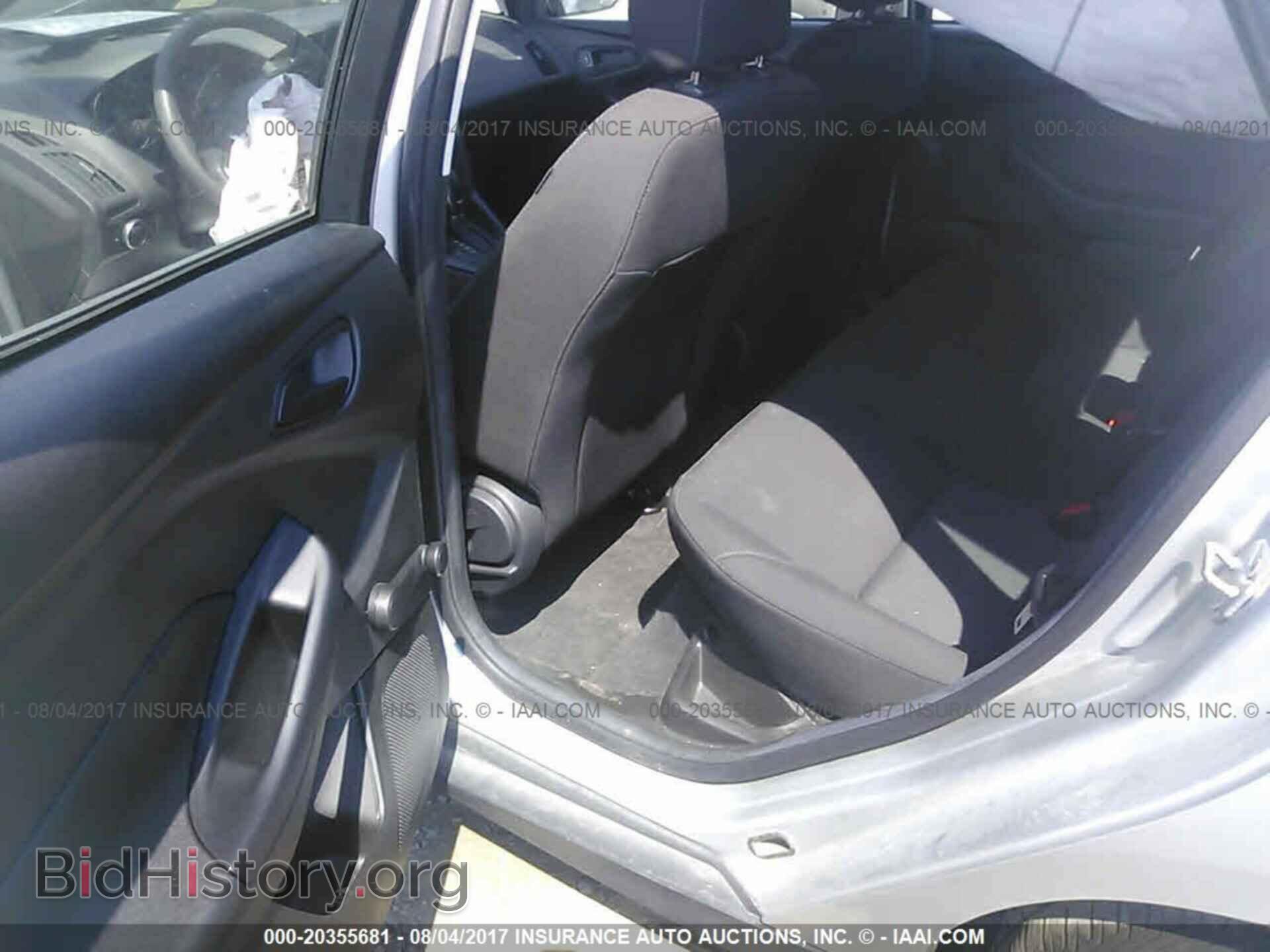 2016 Ford Focus - VIN: 1FADP3E27GL377366 - Photo 8