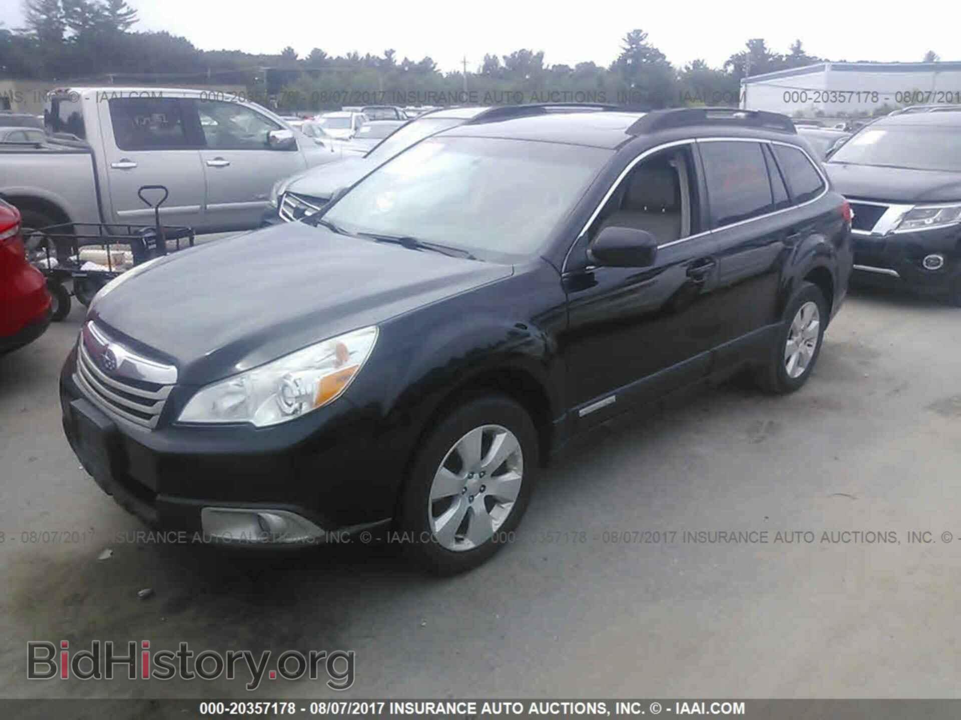 2011 Subaru Outback - VIN: 4S4BRBGC2B3416963 - Фото 2