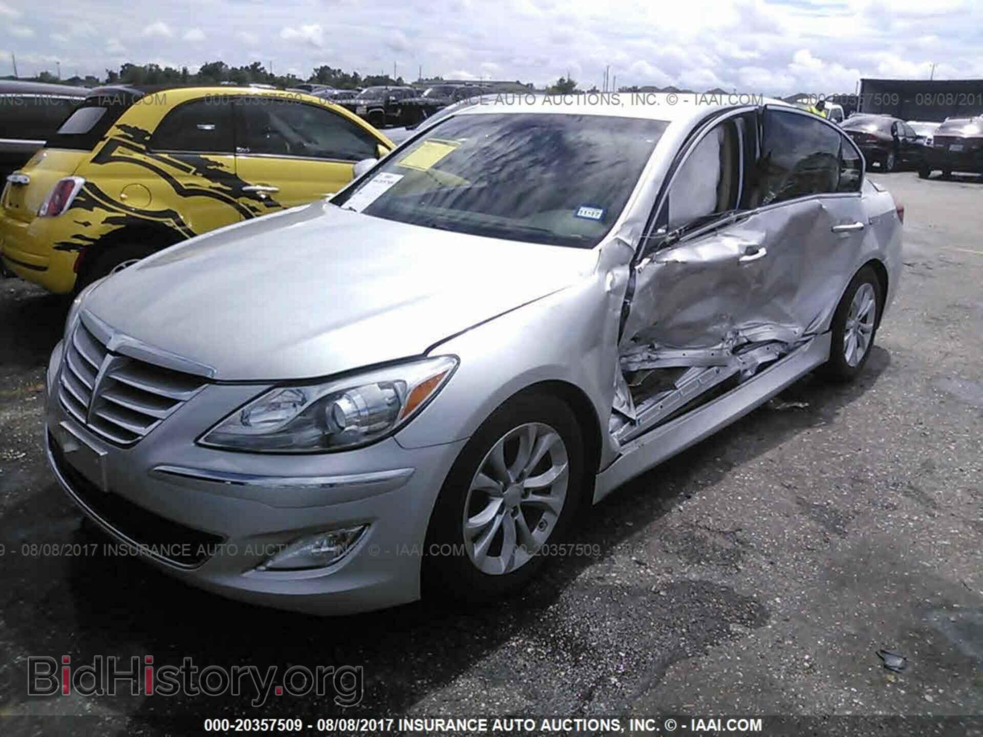 2012 Hyundai Genesis - VIN: KMHGC4DD7CU201641 - Фото 2