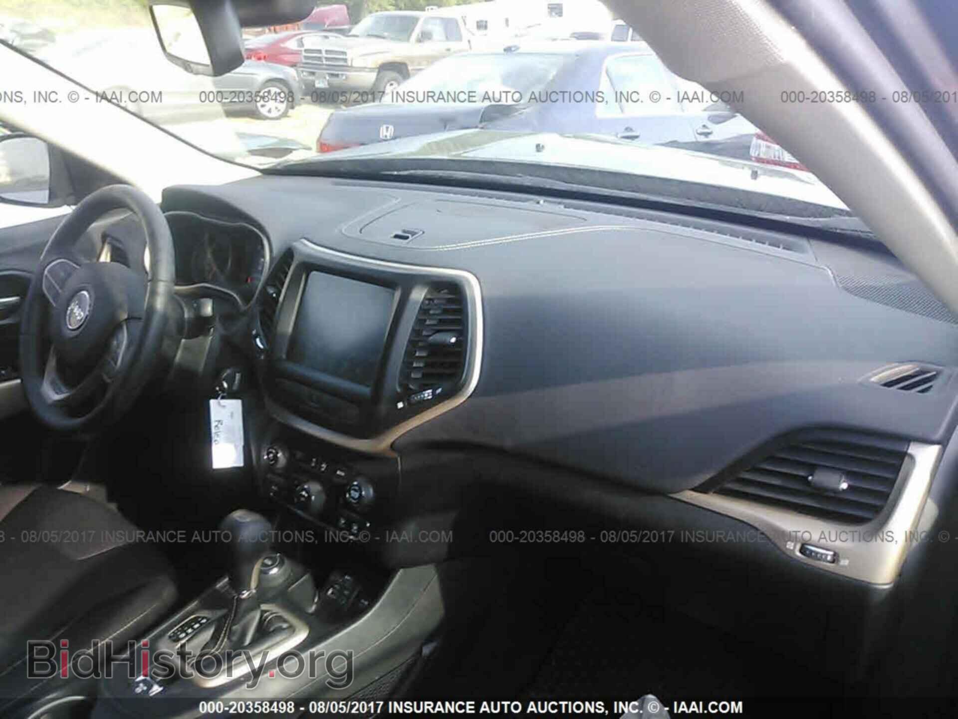 2017 Jeep Cherokee - VIN: 1C4PJMCS7HW578136 - Photo 5