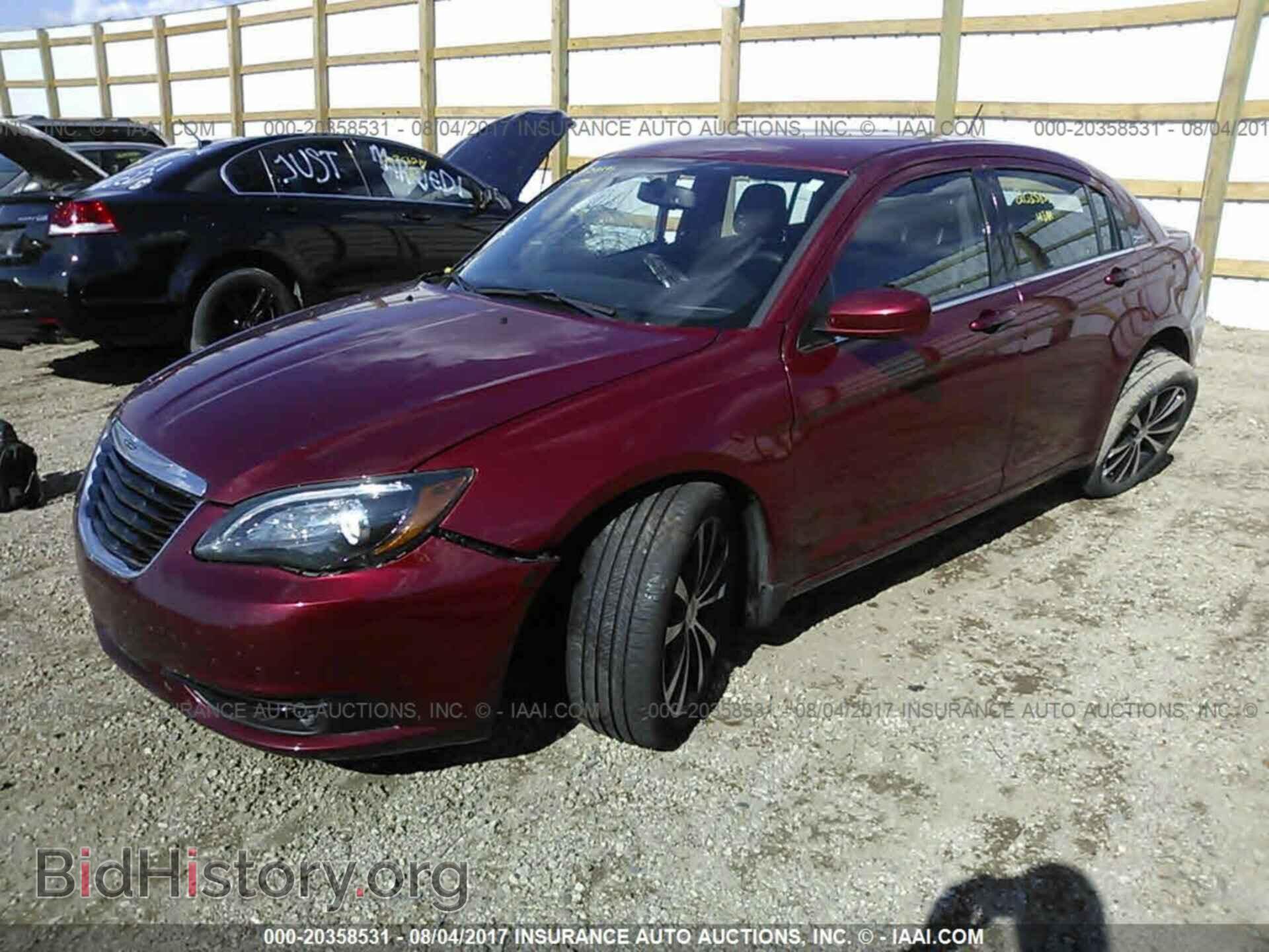 2014 Chrysler 200 - VIN: 1C3CCBCG7EN117002 - Фото 2