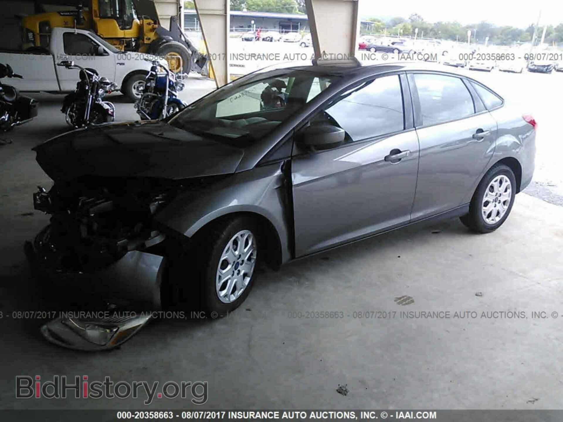 2012 Ford Focus - VIN: 1FAHP3F28CL426472 - Photo 2