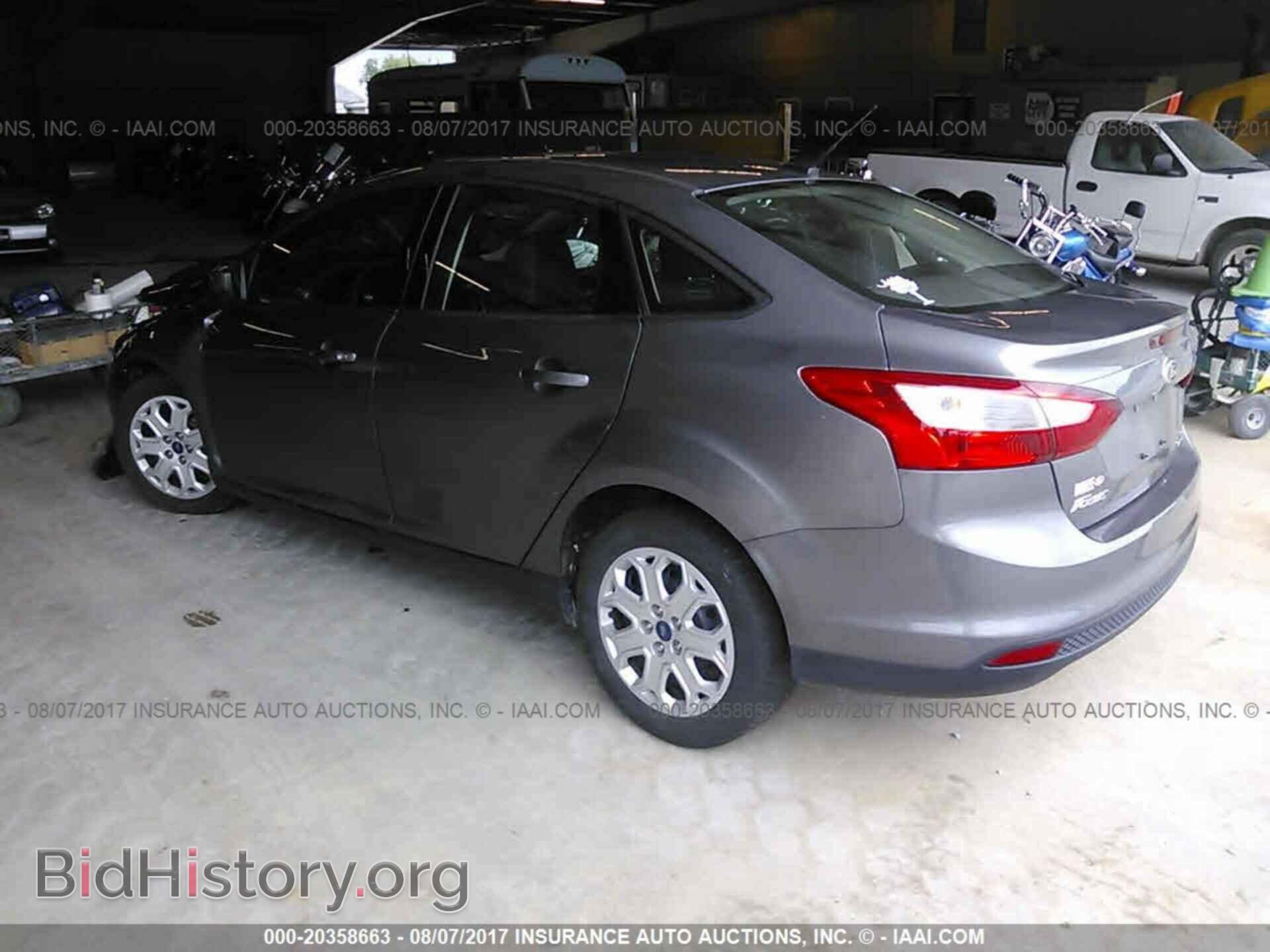 2012 Ford Focus - VIN: 1FAHP3F28CL426472 - Photo 3