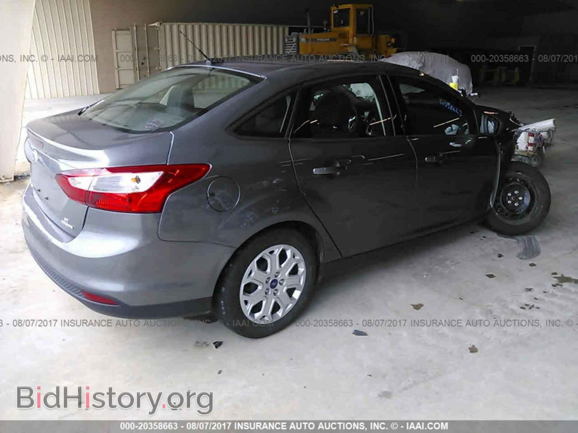 2012 Ford Focus - VIN: 1FAHP3F28CL426472 - Photo 4