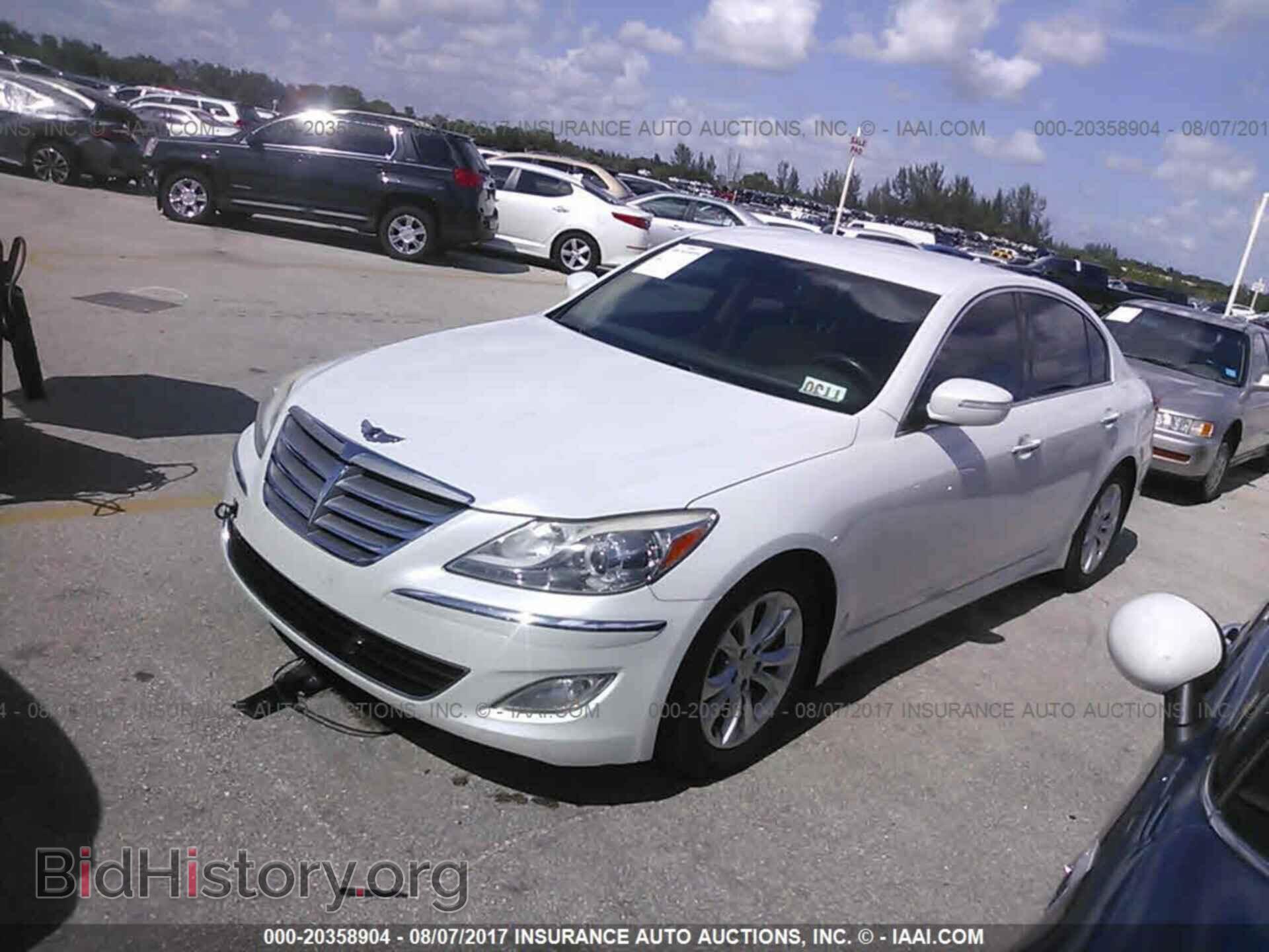 2012 Hyundai Genesis - VIN: KMHGC4DDXCU158140 - Фото 2