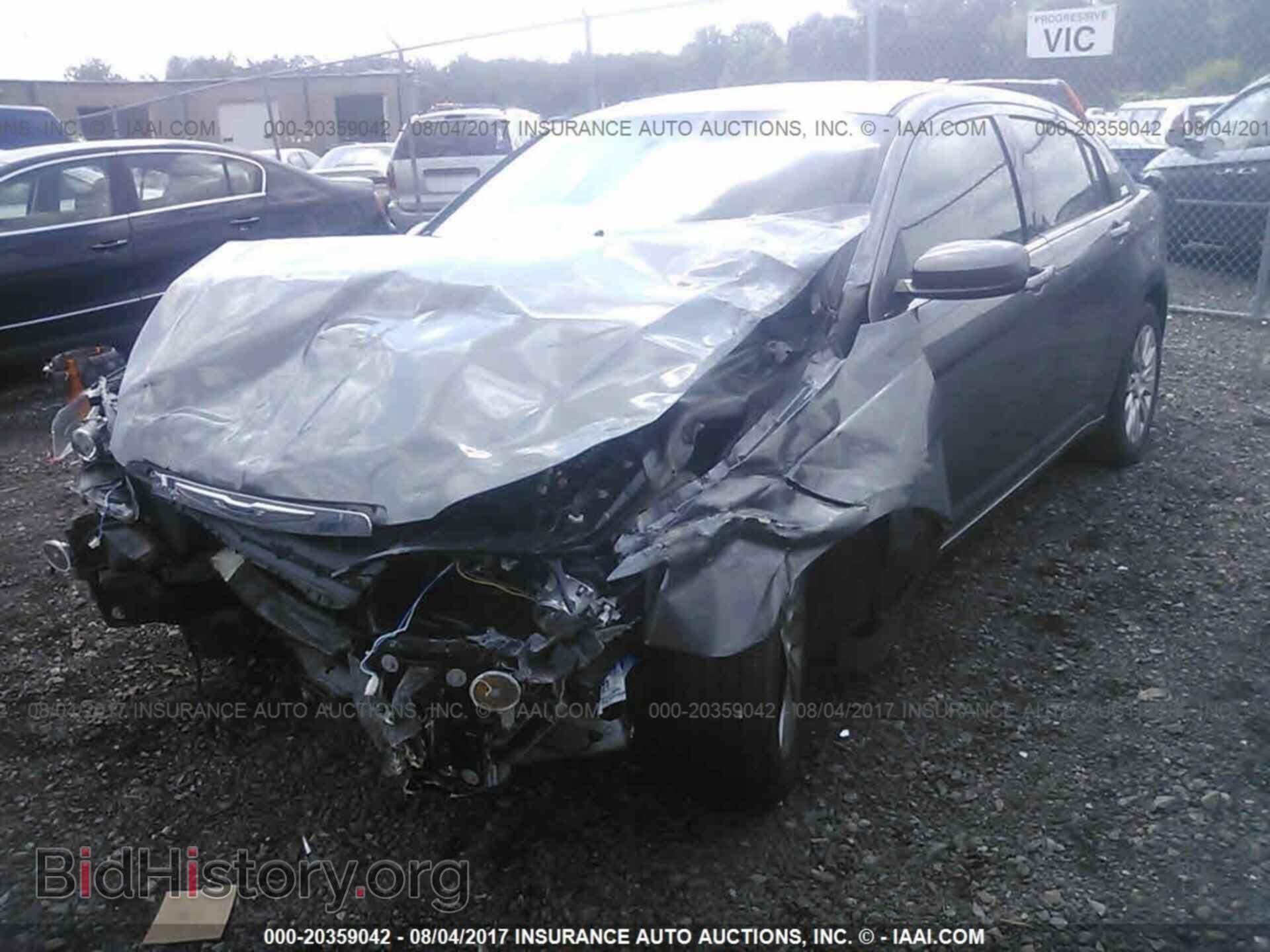 2013 Chrysler 200 - VIN: 1C3CCBAB7DN733868 - Photo 2