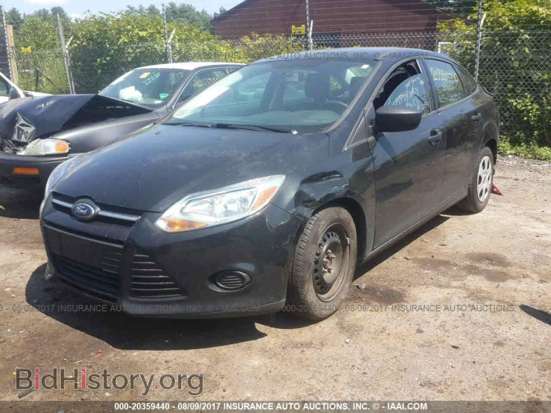 2014 Ford Focus - VIN: 1FADP3E27EL274297 - Фото 2