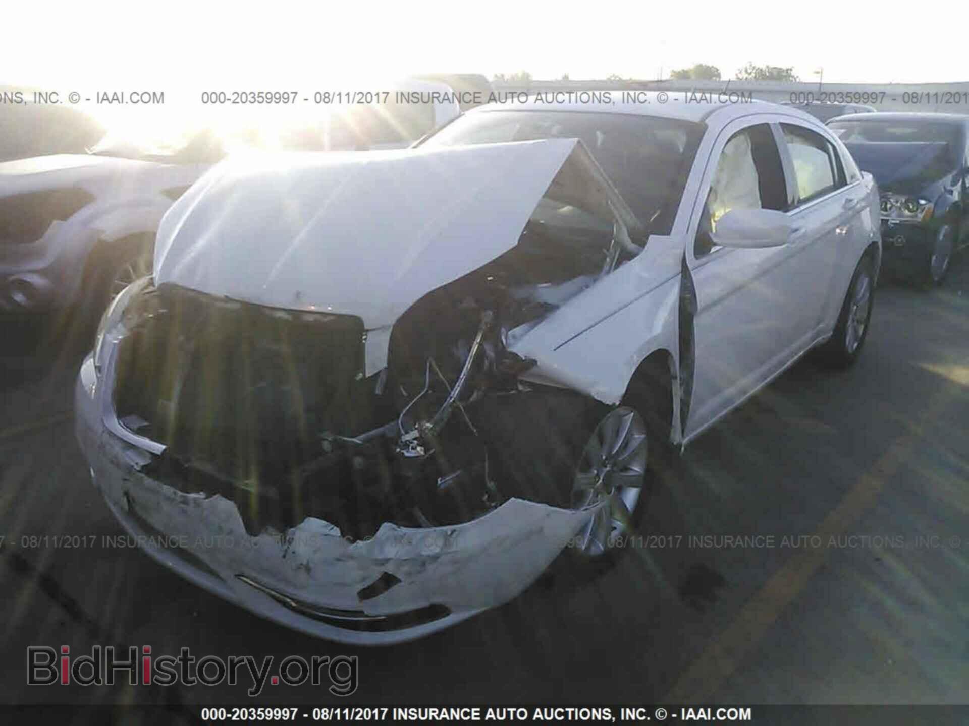 2013 Chrysler 200 - VIN: 1C3CCBBB6DN629211 - Photo 2