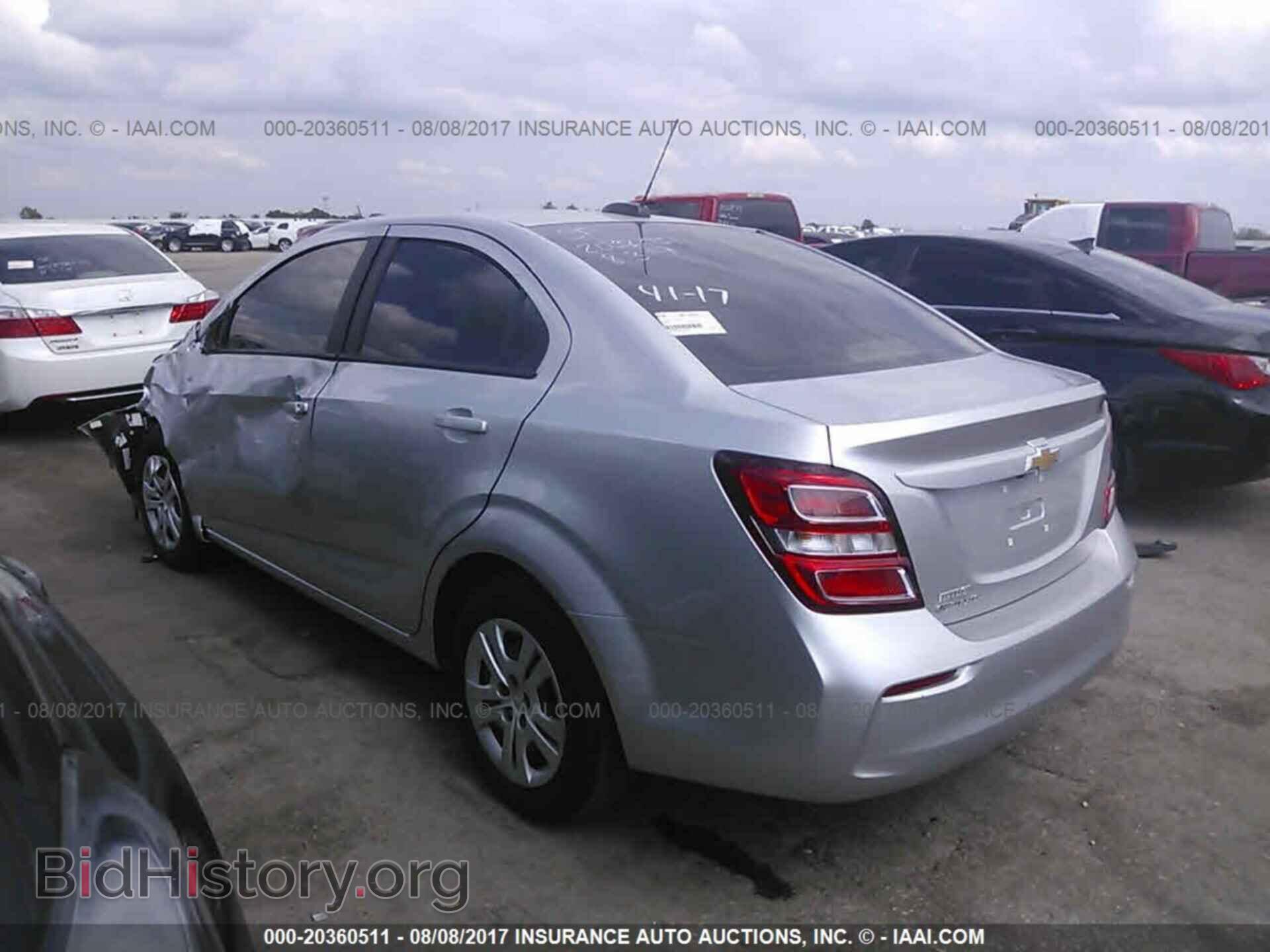 2017 Chevrolet Sonic - VIN: 1G1JB5SH9H4100559 - Фото 3