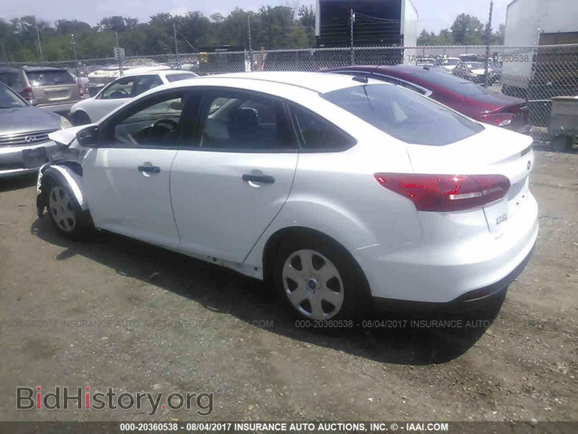 2016 Ford Focus - VIN: 1FADP3E23GL402618 - Photo 3