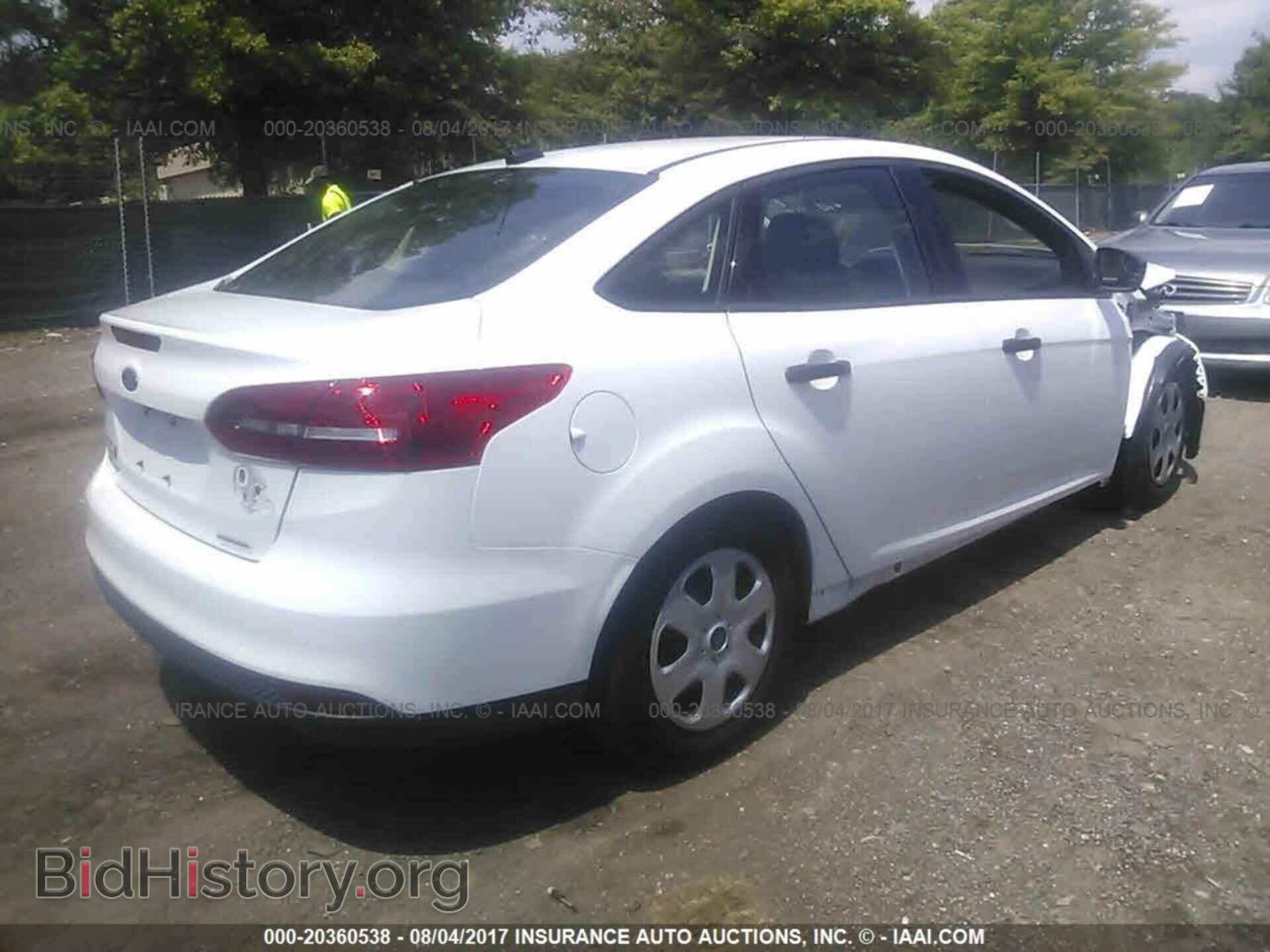 2016 Ford Focus - VIN: 1FADP3E23GL402618 - Photo 4