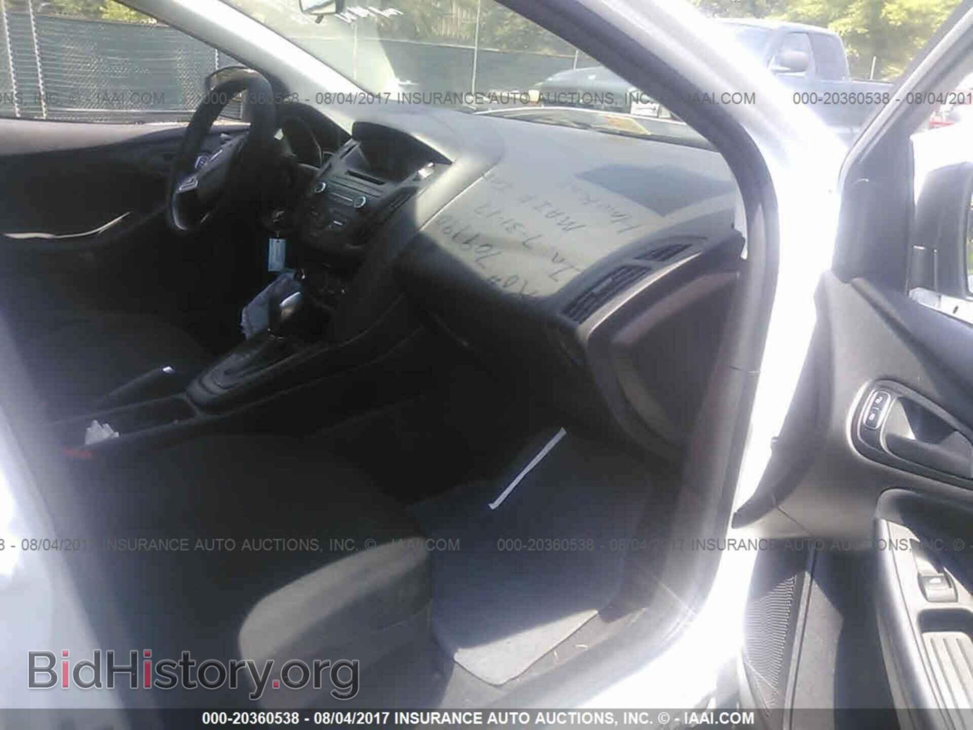 2016 Ford Focus - VIN: 1FADP3E23GL402618 - Photo 5