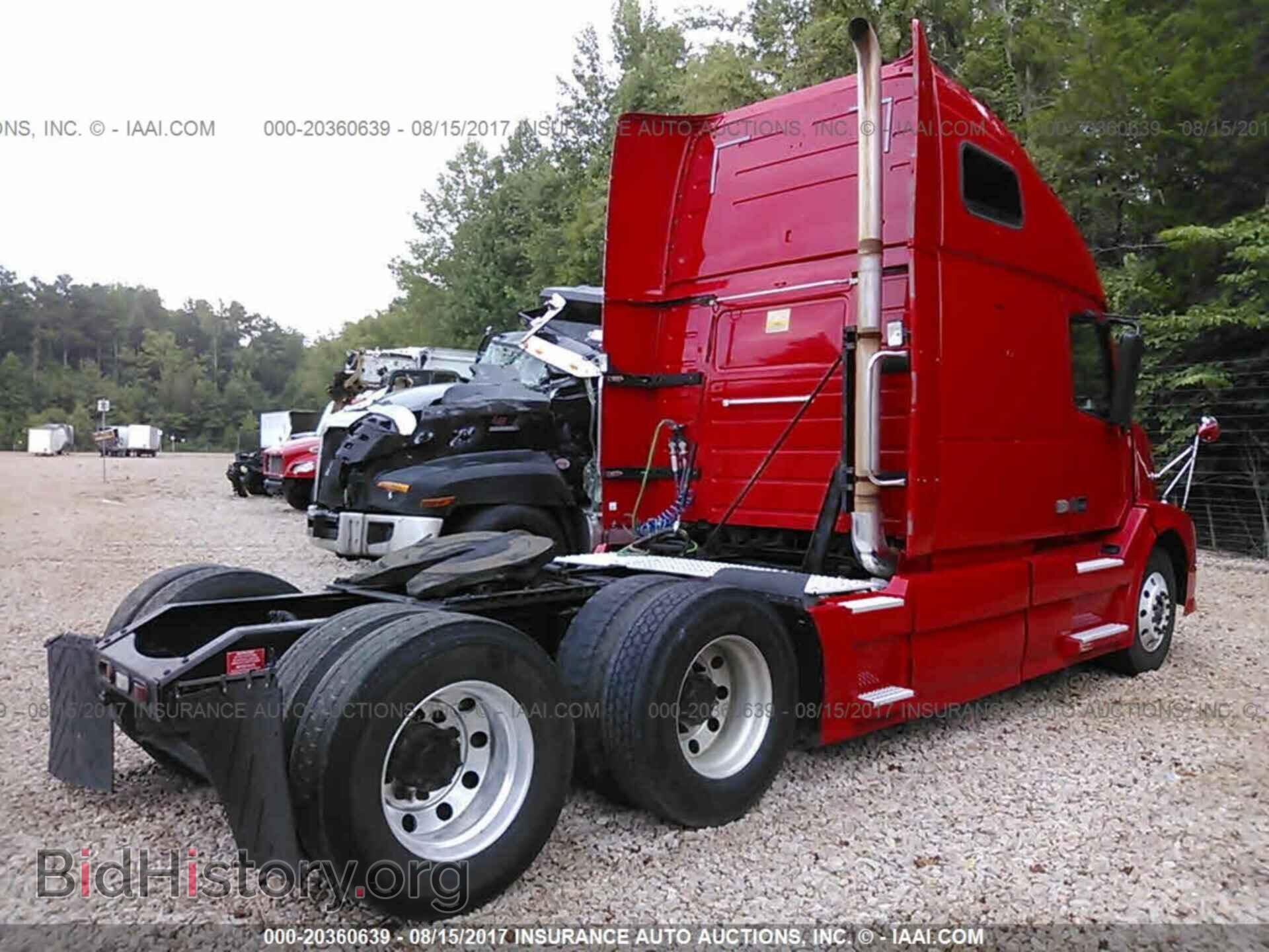 2011 Volvo Vnl - VIN: 4V4NC9THXBN274481 - Фото 4